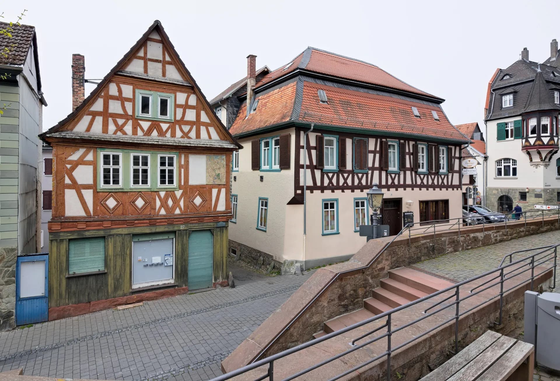 Häuserzeile Friedrich-Ebert-Straße 27-29 in Kronberg im Taunus