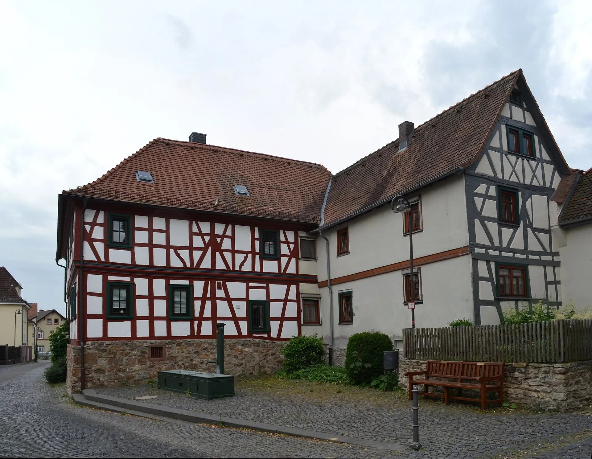 Häuserzeile in der Gartenstraße 21 und 23 in Oberursel-Stierstadt