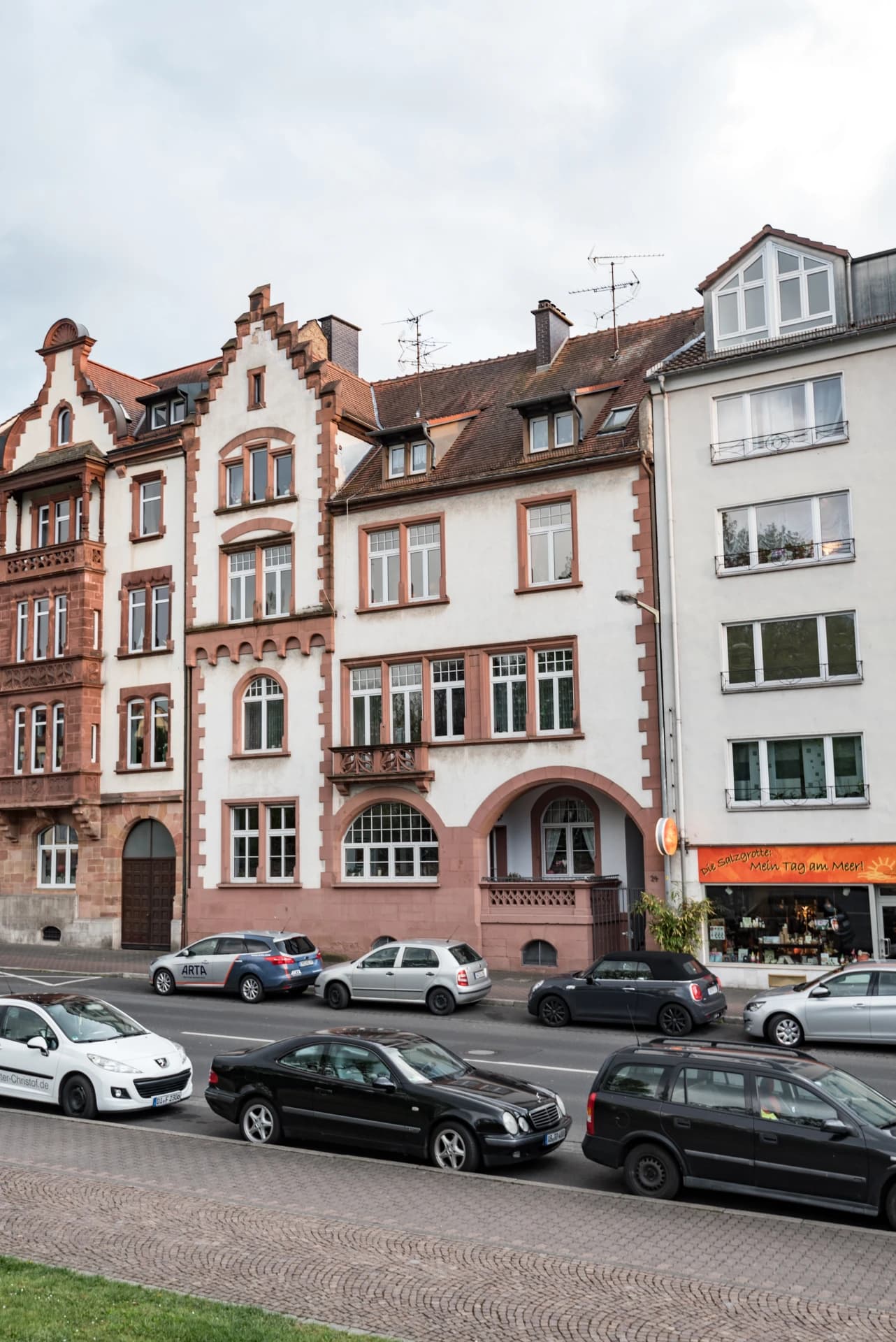 Historische Häuserzeile in der Würzburger Straße in Aschaffenburg