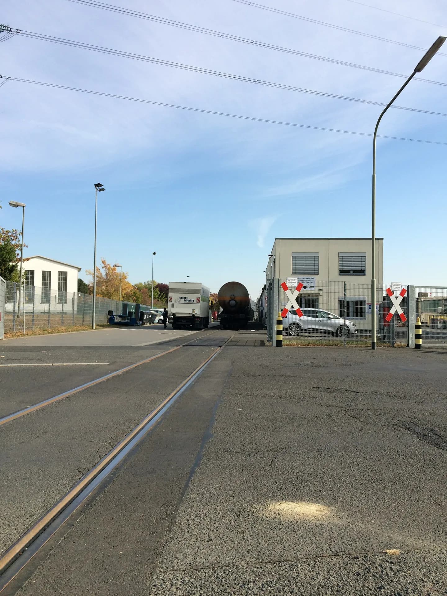 Bahnübergang der Hafenbahn am Kinzigheimer Weg in Hanau