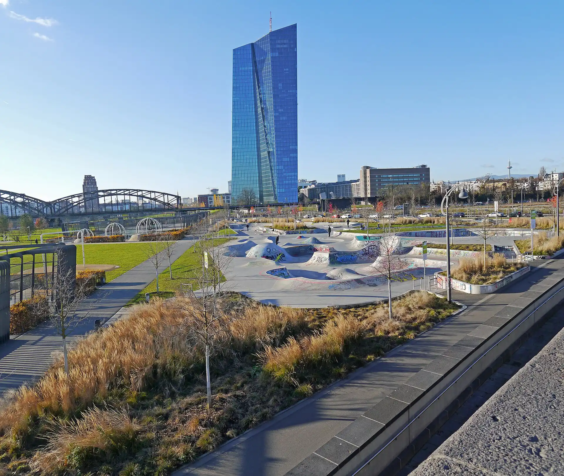 Skatepark im Hafenpark im Frankfurter Ostend