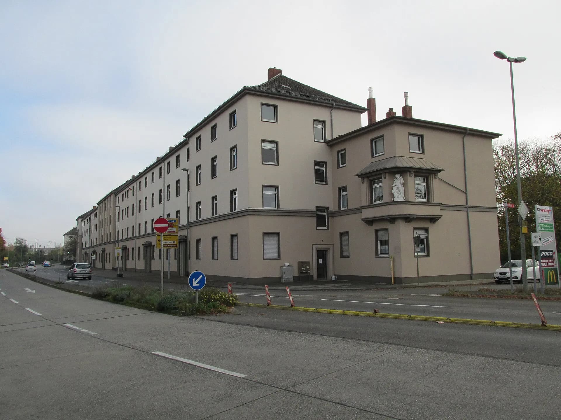 Wohnzeile mit Eckhaus am Hafenplatz in Hanau