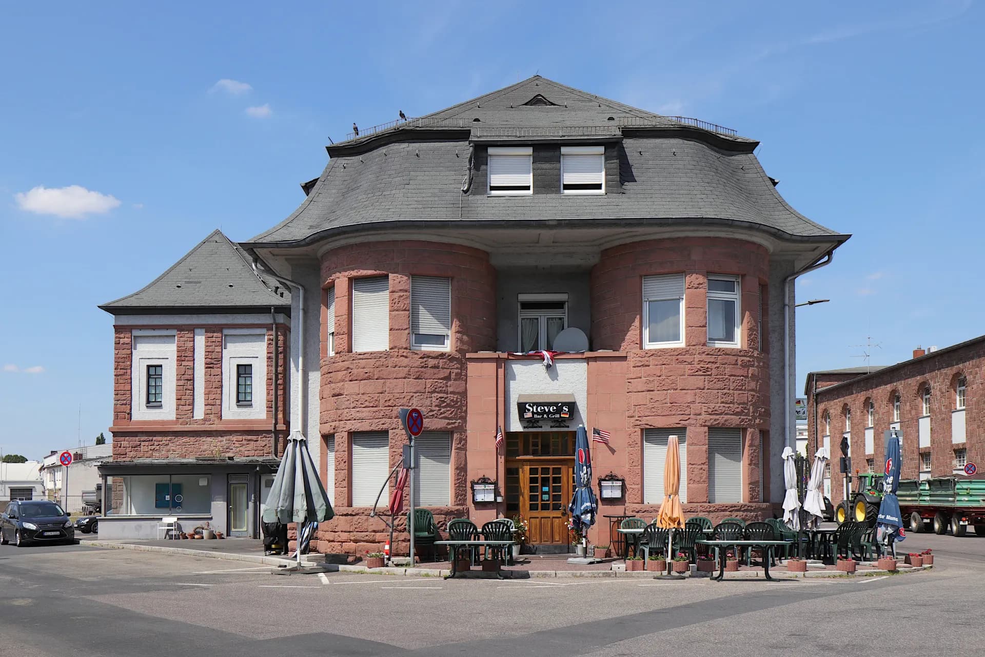 Sandstein-Eckgebäude in der Hafenstraße in Hanau