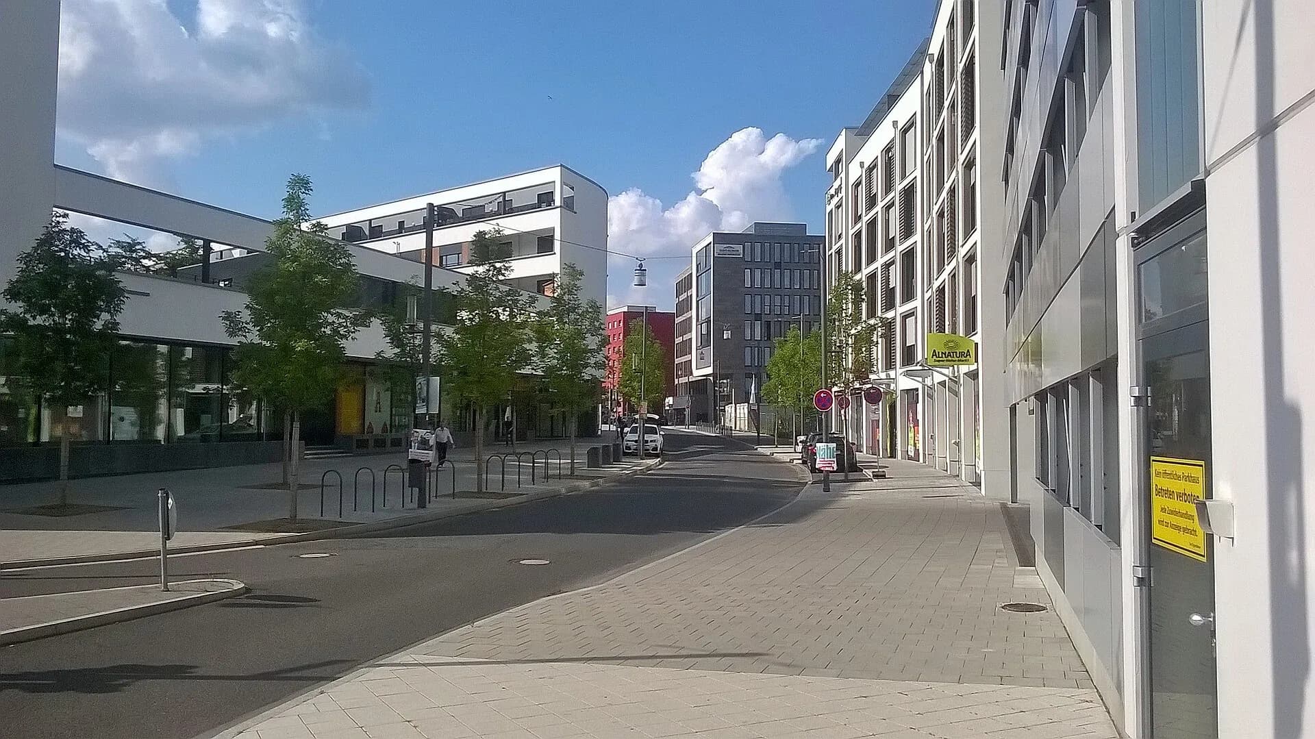 Hafenstraße in Offenbach-Hafen