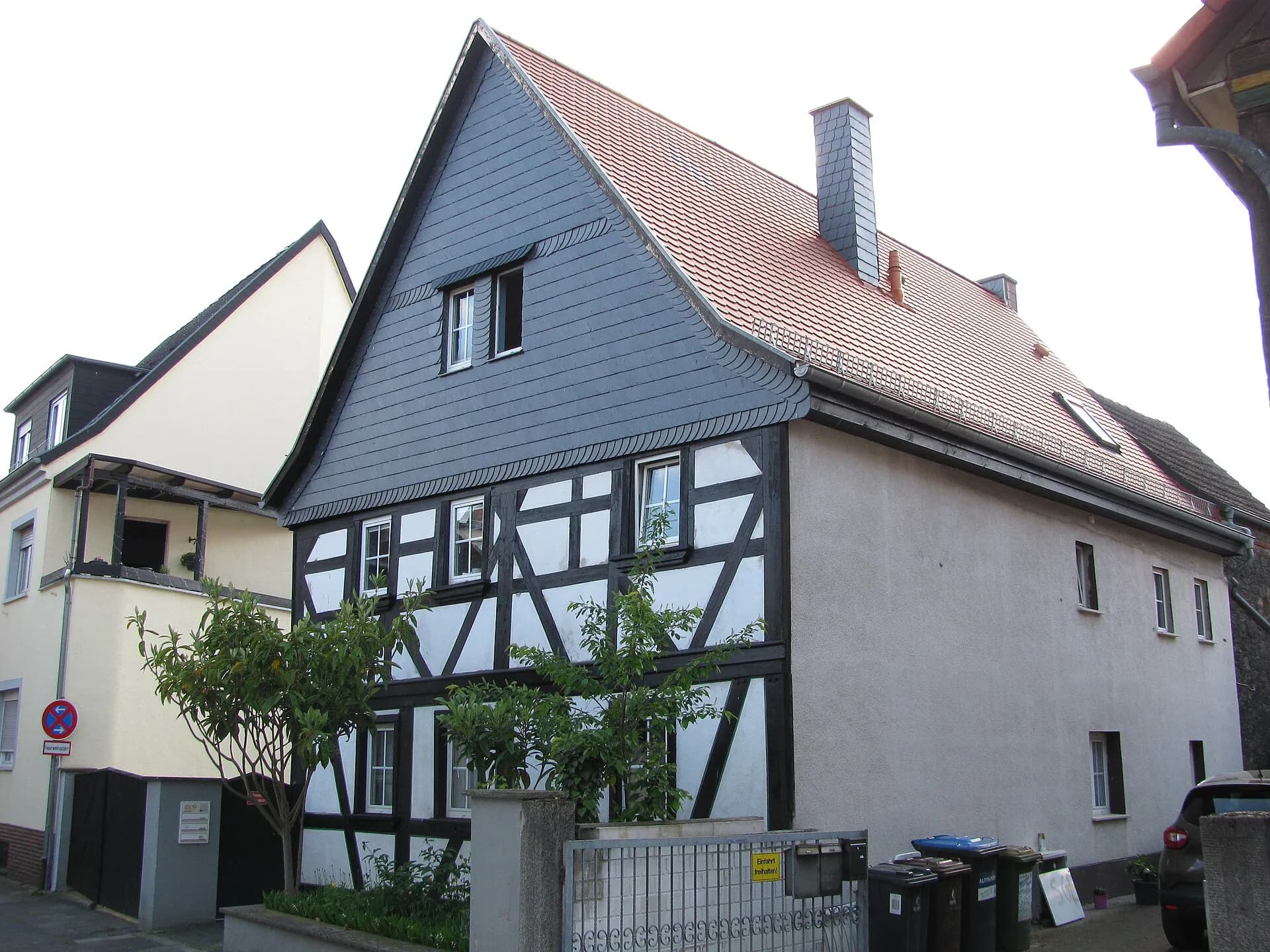 Fachwerkhaus mit Zwerchgiebel in der Haggasse in Hanau-Großauheim