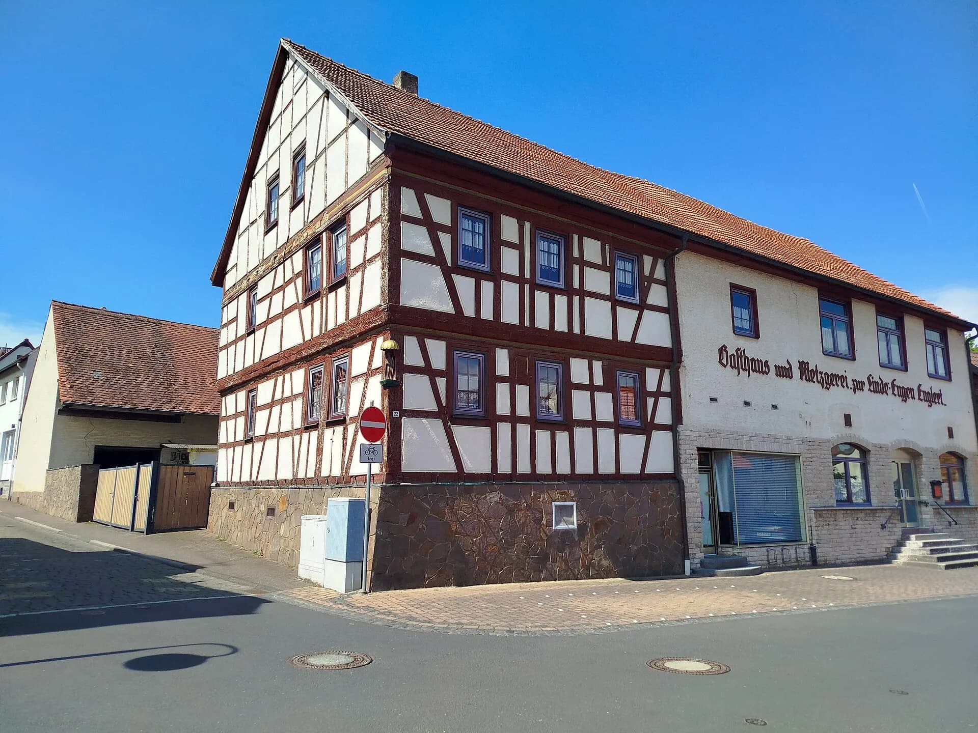 Fachwerkgasthaus an der Hahnenkammstraße in Alzenau