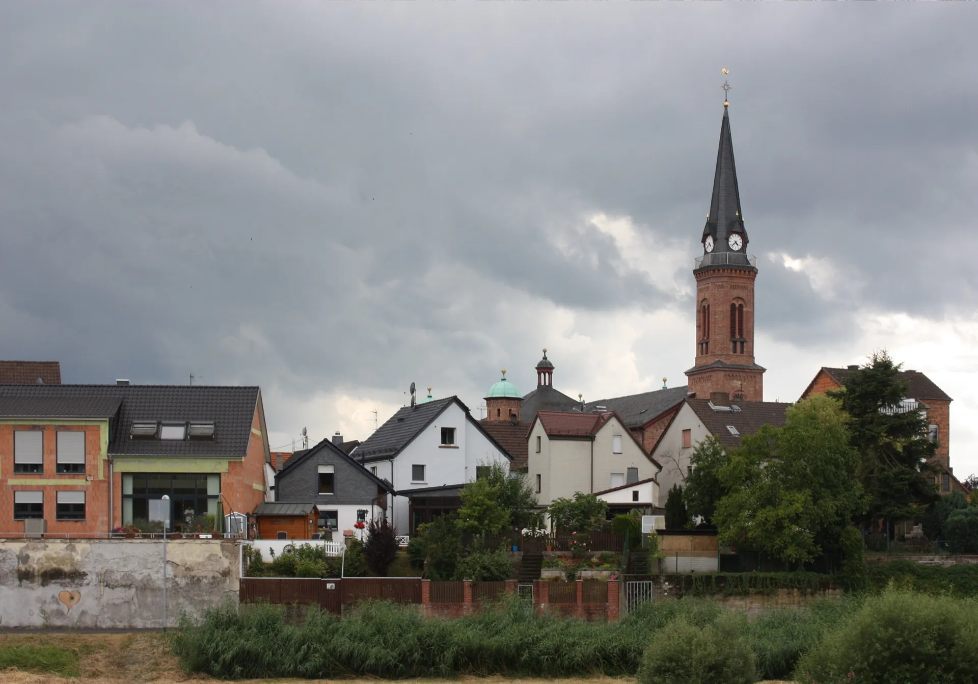 Hainburg (Hessen) Ortsansicht mit Kirche St. Wendelinus