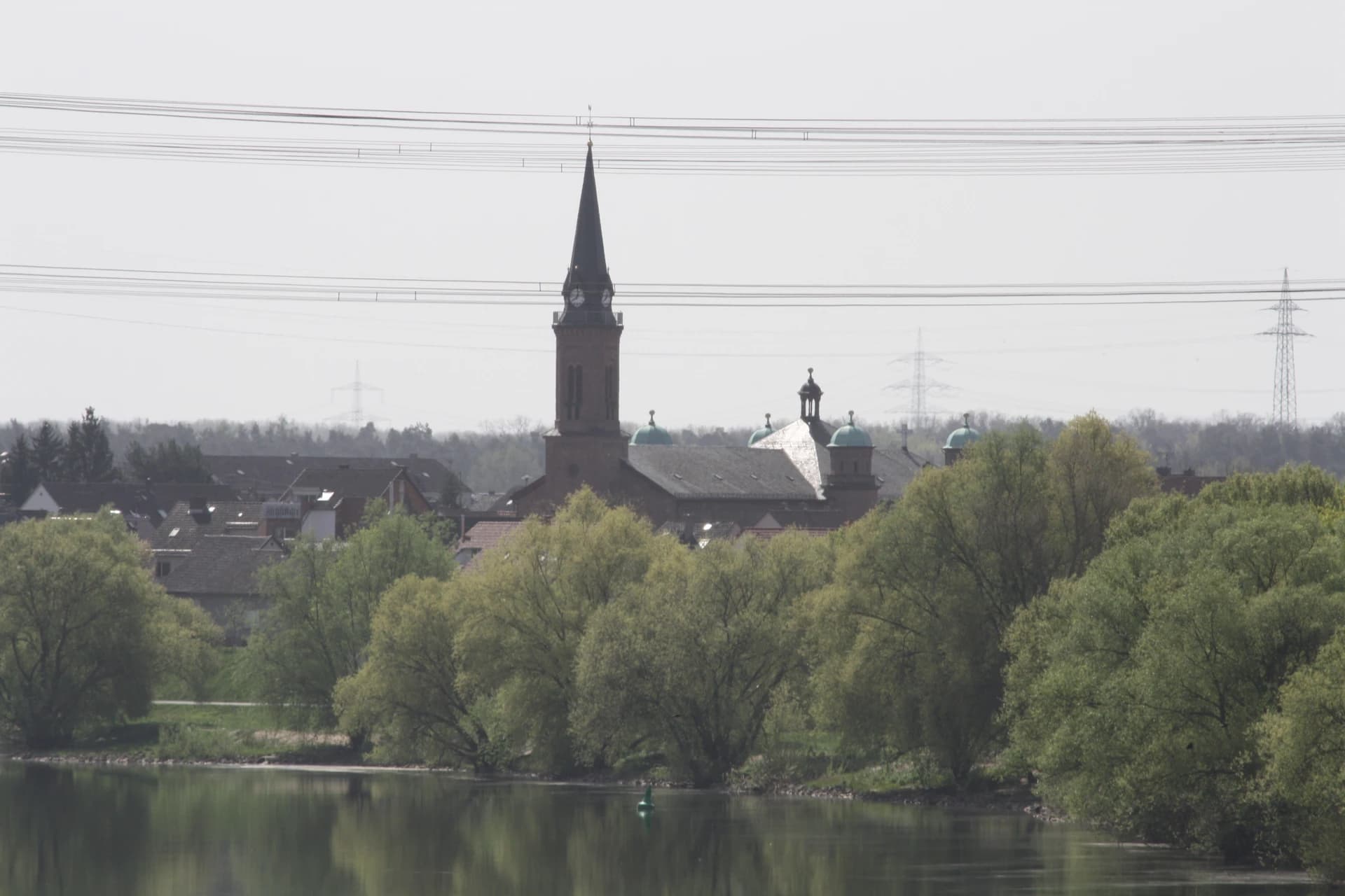Blick über den Main auf Hainburg-Hainstadt