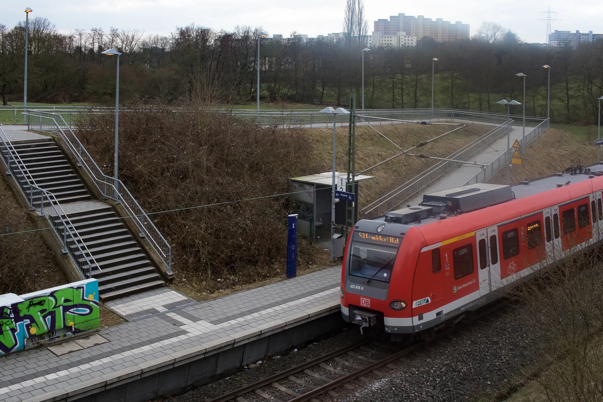 S-Bahn-Haltepunkt Schwalbach Nord in Schwalbach am Taunus