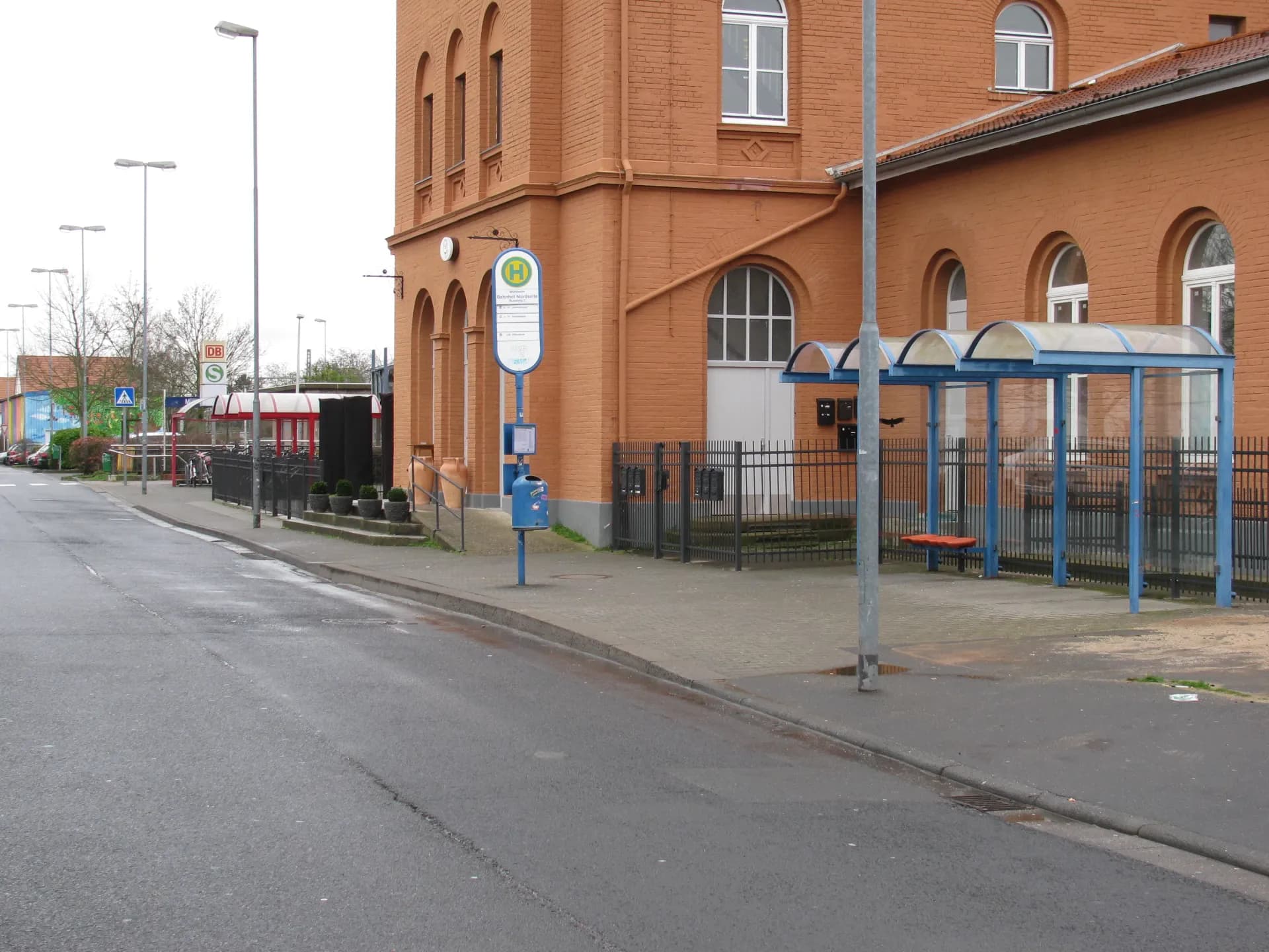 Bushaltestelle am Bahnhof Nord in Mühlheim am Main