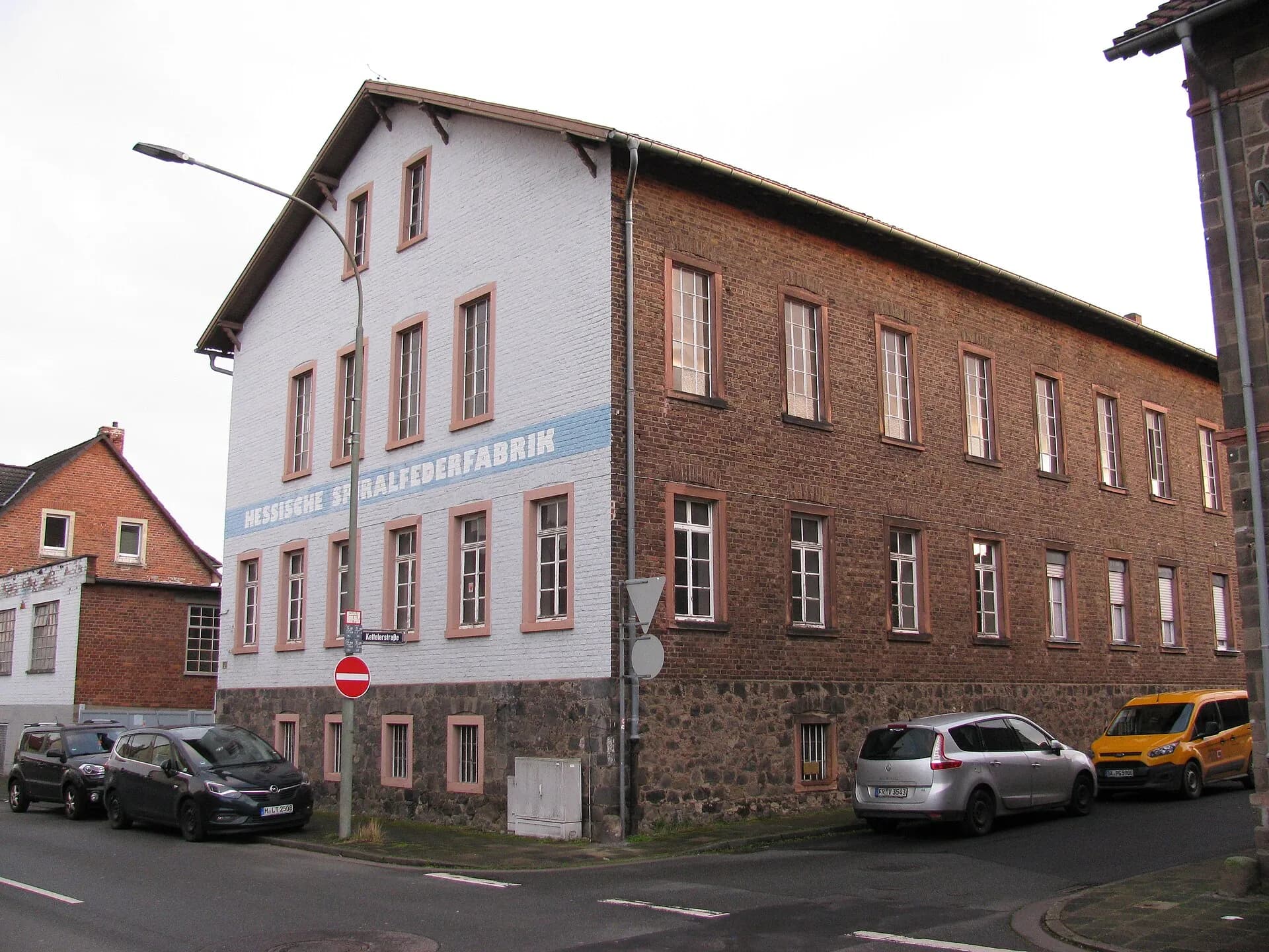 Historisches Backsteingebäude an der Hanauer Straße in Dietesheim in Mühlheim am Main