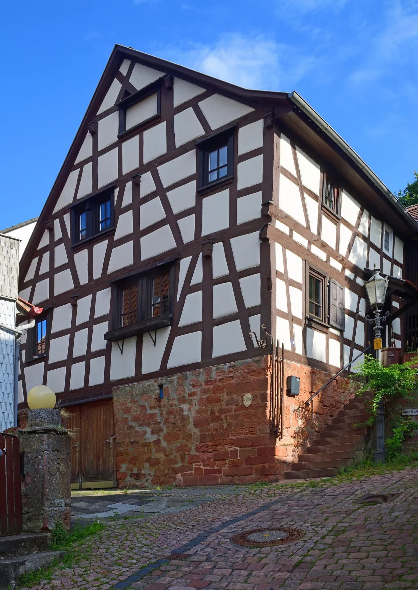 Fachwerkhaus am Hang des Römerbergs in Neustadt in Breuberg