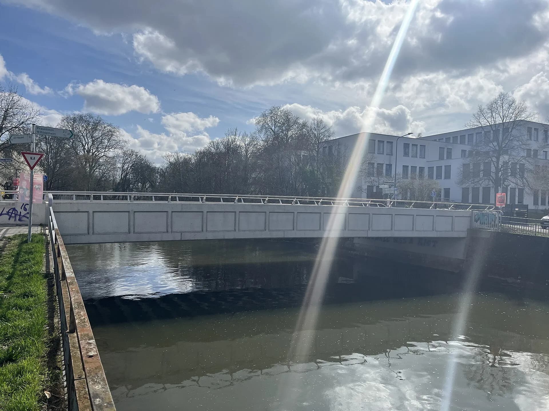Hans-Busch-Brücke über die Nidda in Frankfurt Hausen