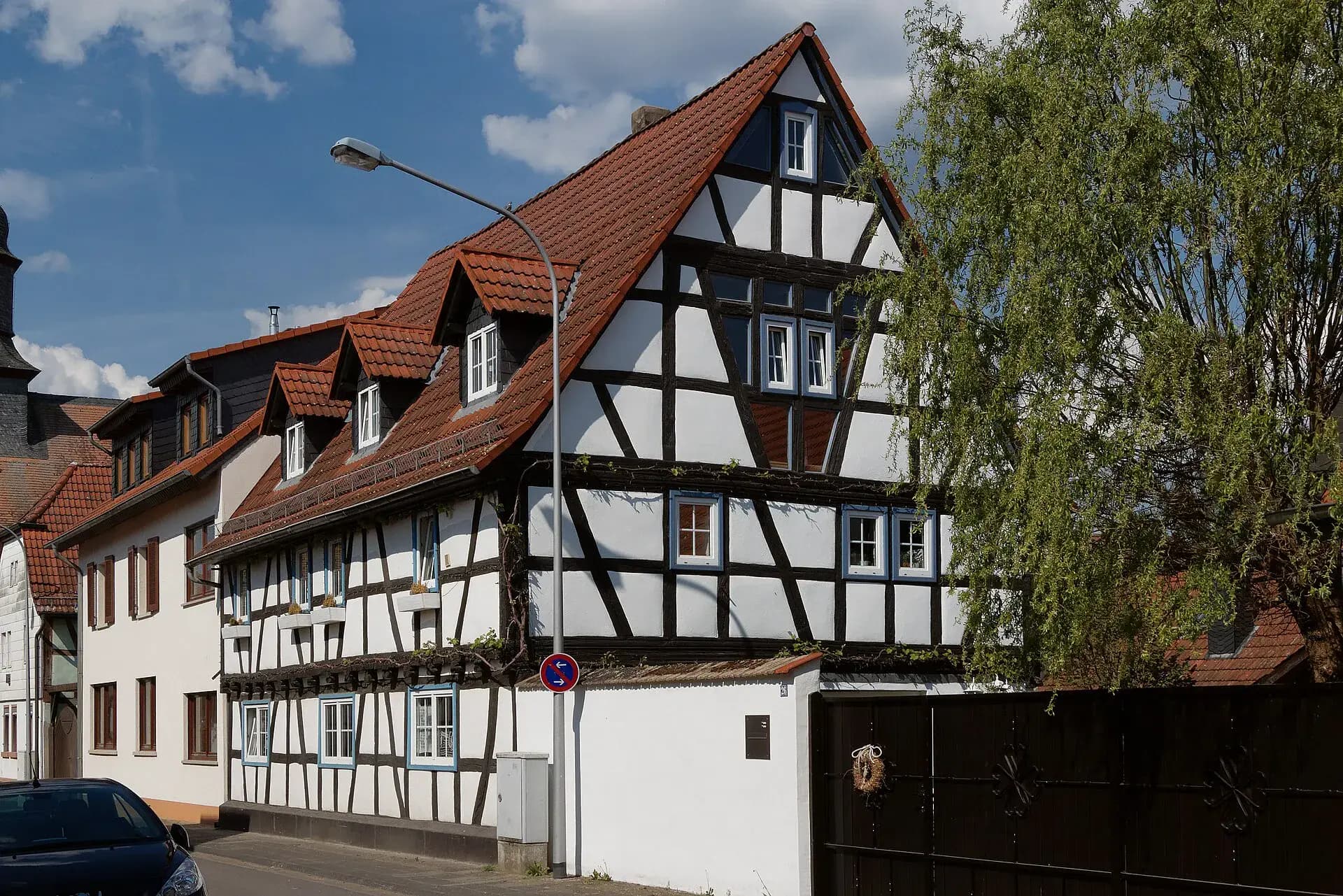 Fachwerkzeile in der Gersprenzstraße 26 in Babenhausen-Harreshausen