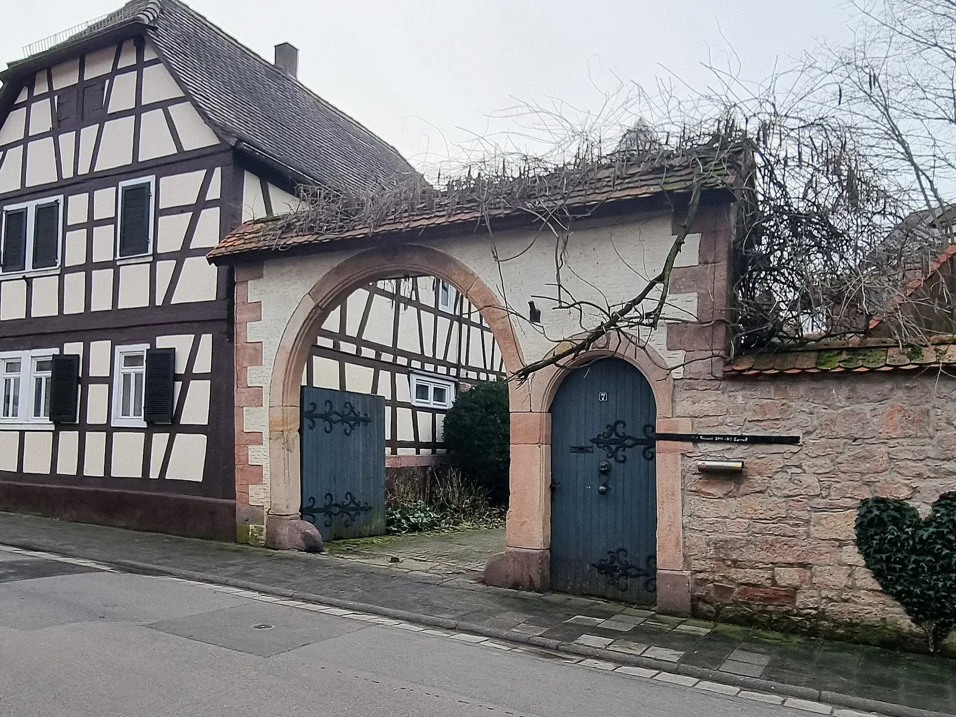 Steintor an der Gersprenzstraße 7 in Babenhausen-Harreshausen