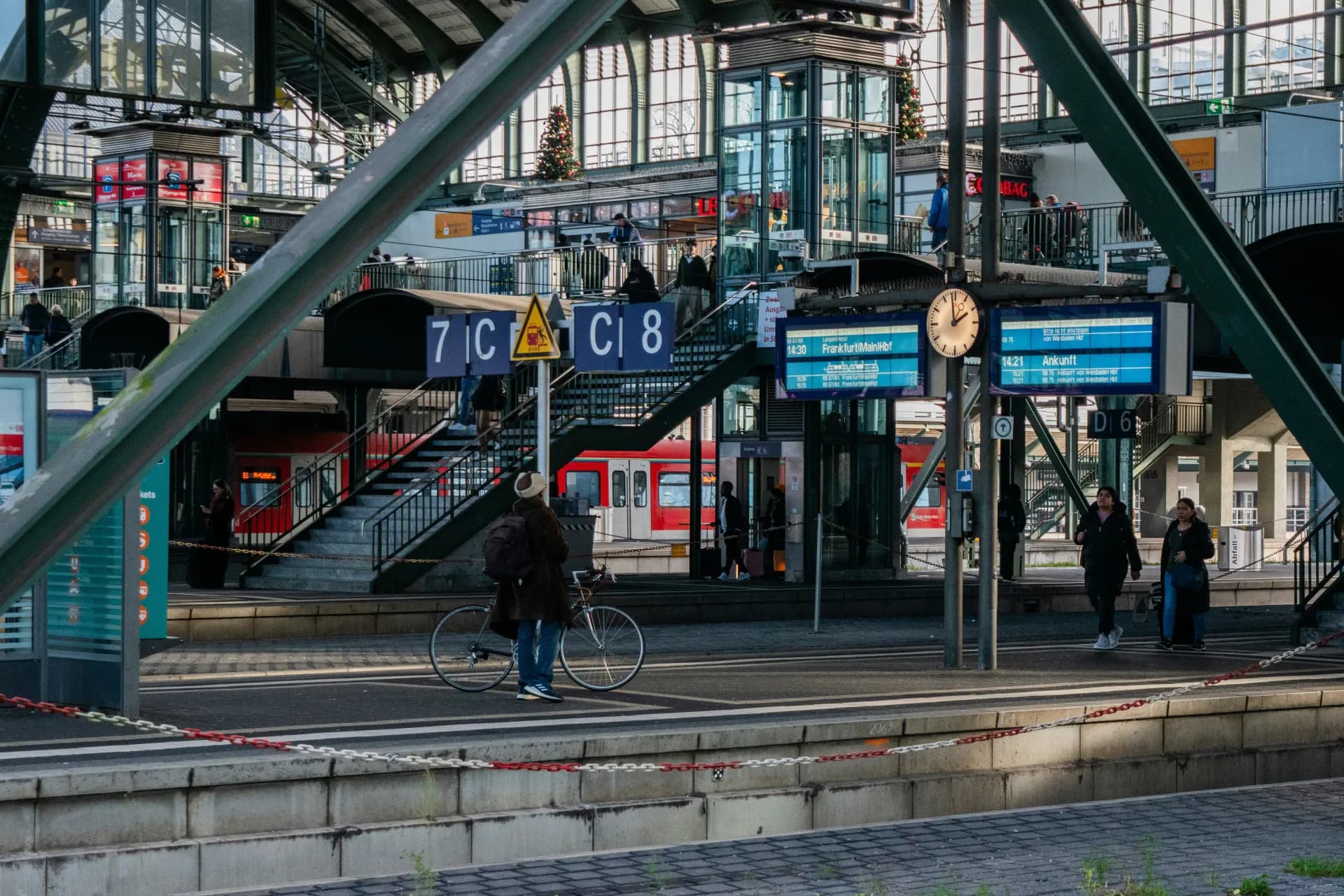 Bahnsteig im Hauptbahnhof Darmstadt