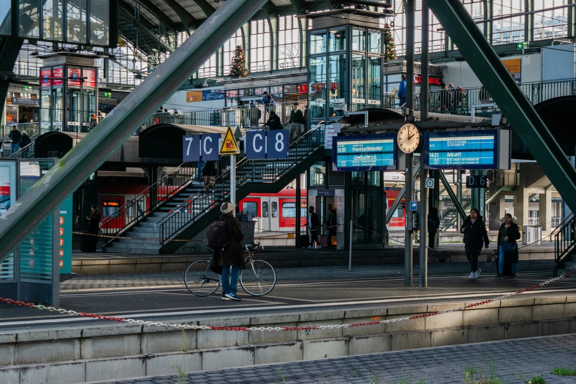 Bahnsteig im Hauptbahnhof Darmstadt