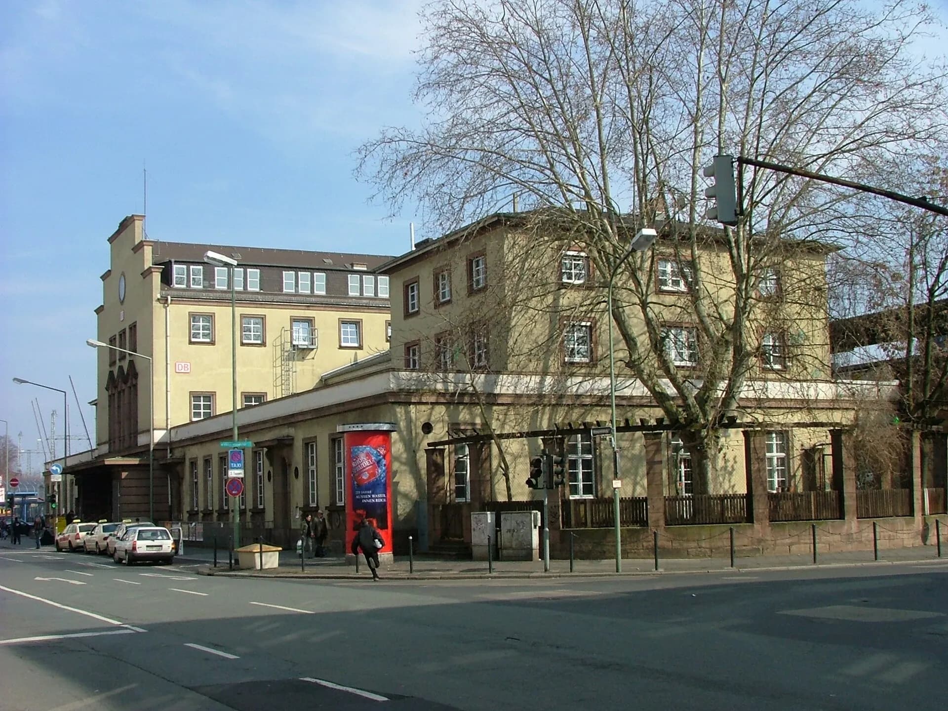 Hauptbahnhof Offenbach von der Straßenecke