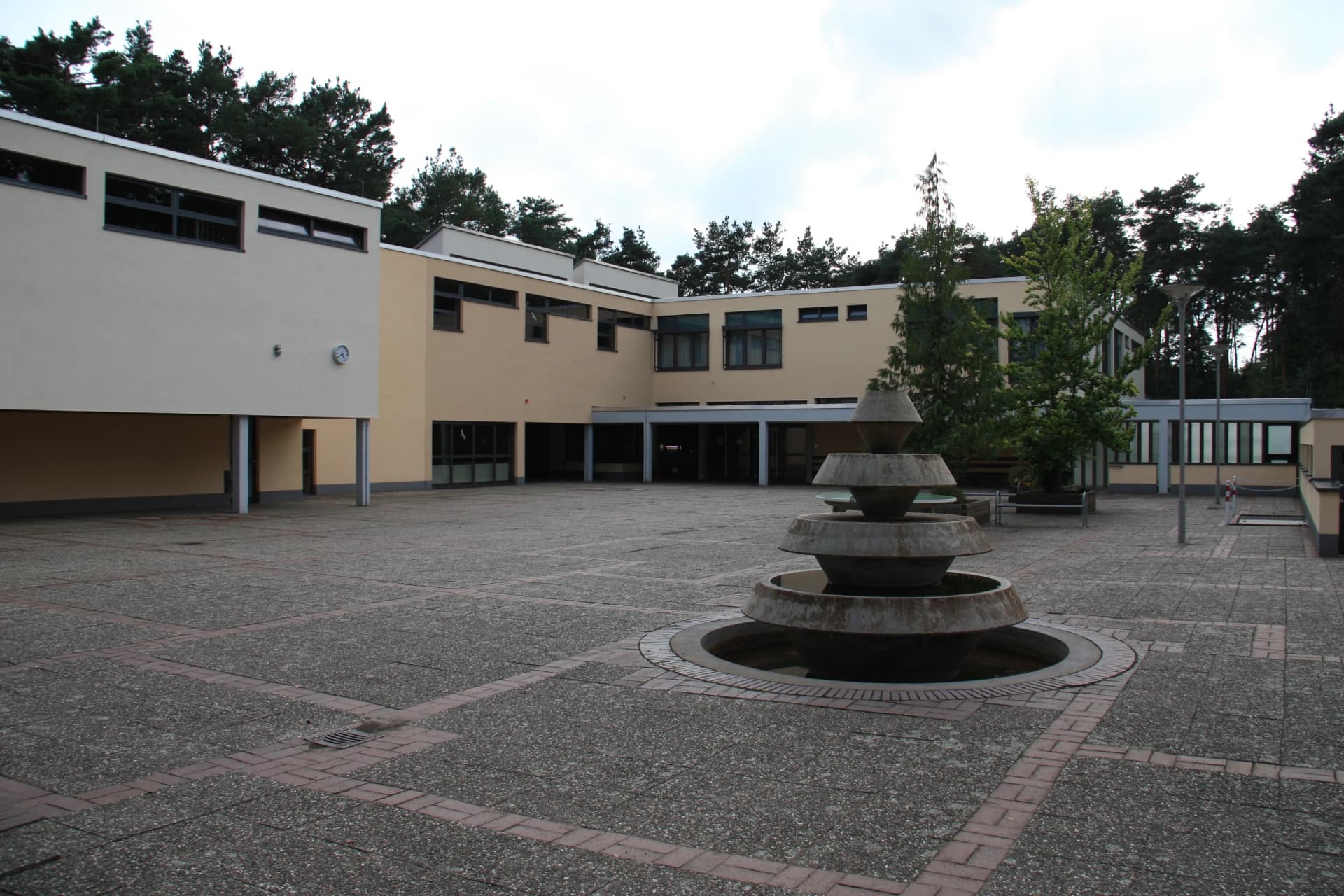 Schulhof der Hauptschule in Karlstein am Main