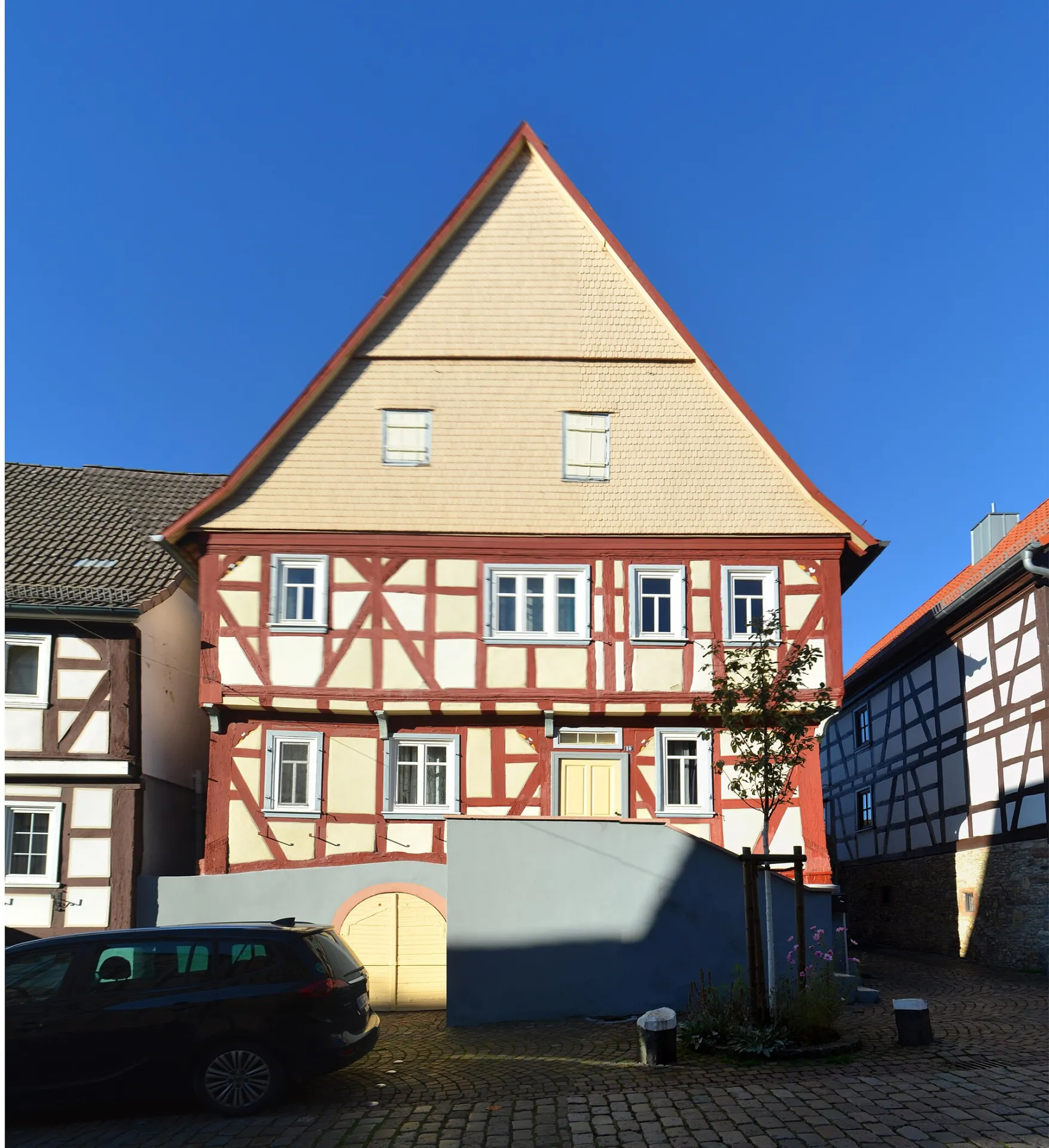 Giebel des Fachwerkhauses Hauptstraße 10 in Maintal-Hochstadt