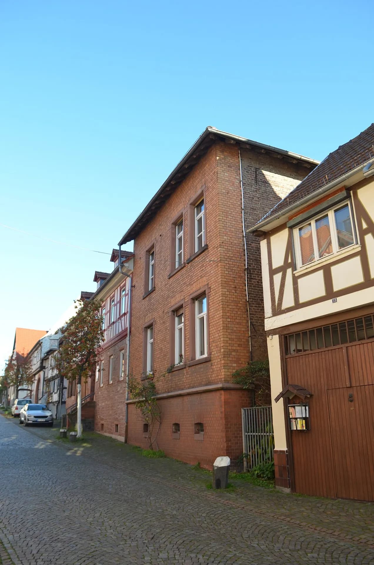 Hofseite des Hauses Hauptstraße 21 in Maintal-Hochstadt