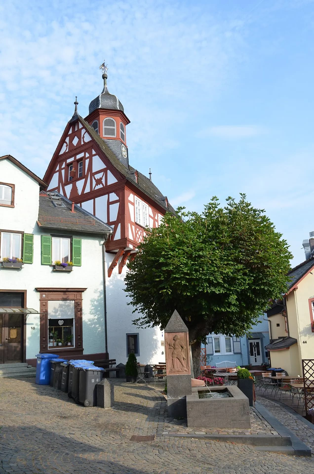Brunnen an der Hauptstraße vor dem Alten Rathaus in Königstein im Taunus