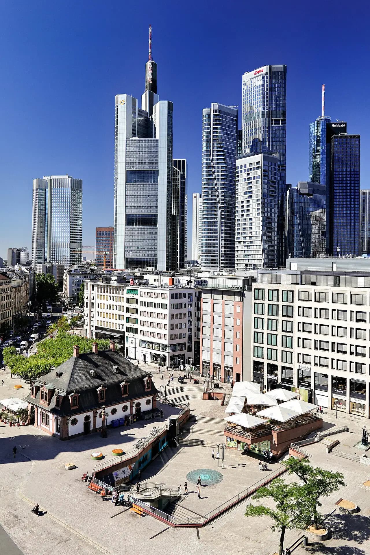 Blick von oben auf die Hauptwache in der Frankfurter Innenstadt
