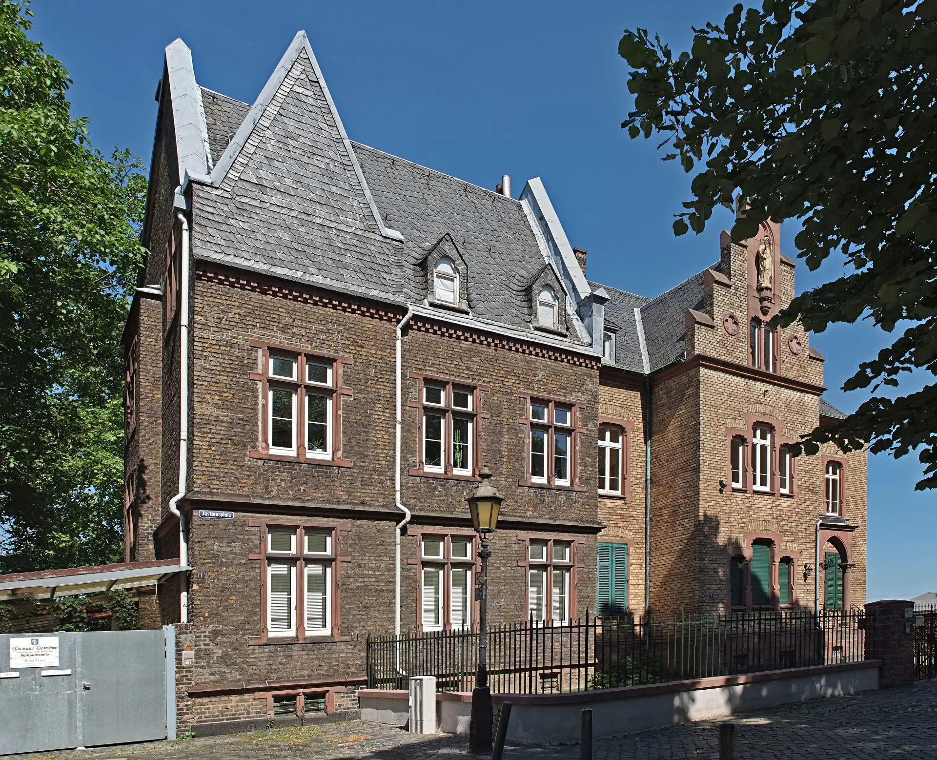 Historisches Haus am Justinusplatz in Frankfurt Höchst