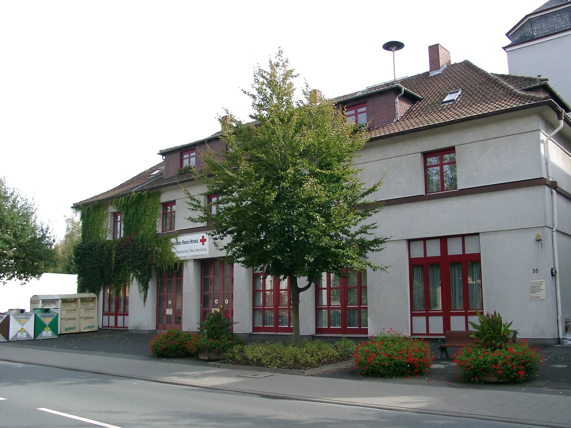 Haus der Vereine von der Straßenseite in Neu-Isenburg