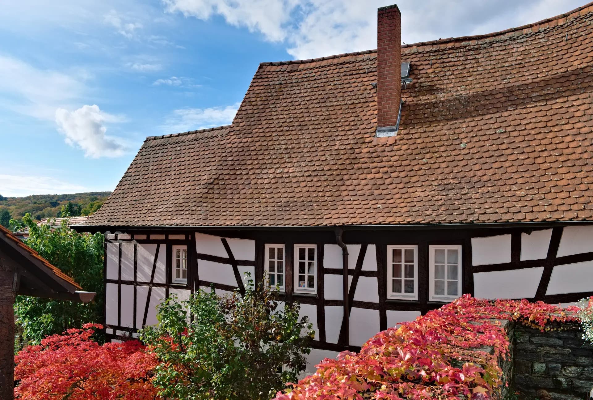 Haus Eichenstraße 19-21 im Herbst in Kronberg im Taunus