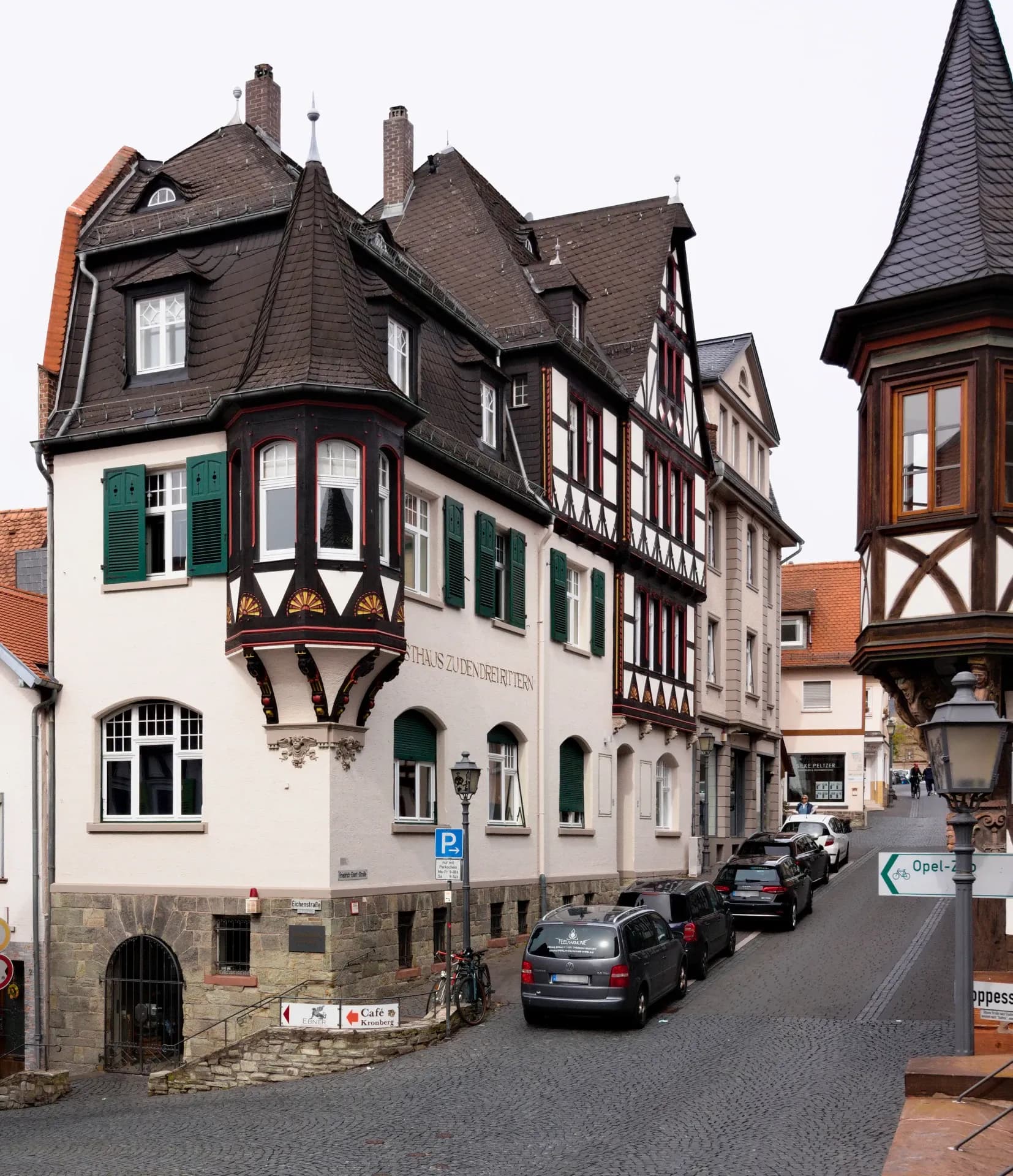 Häuserzeile Friedrich-Ebert-Straße 31-33 in Kronberg im Taunus