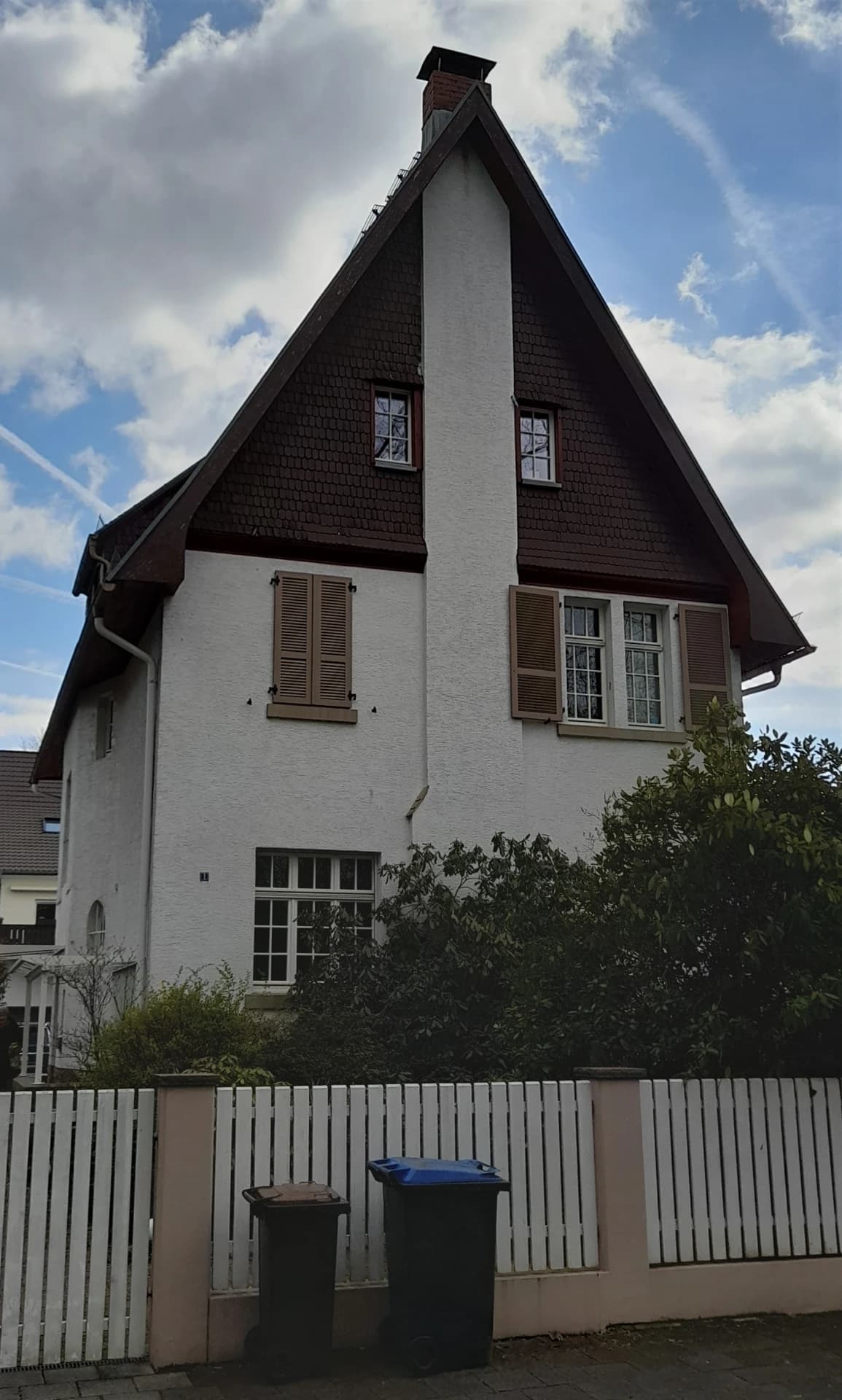 Wohnhaus am Montier-en-Der-Platz 1 in Dreieich-Buchschlag
