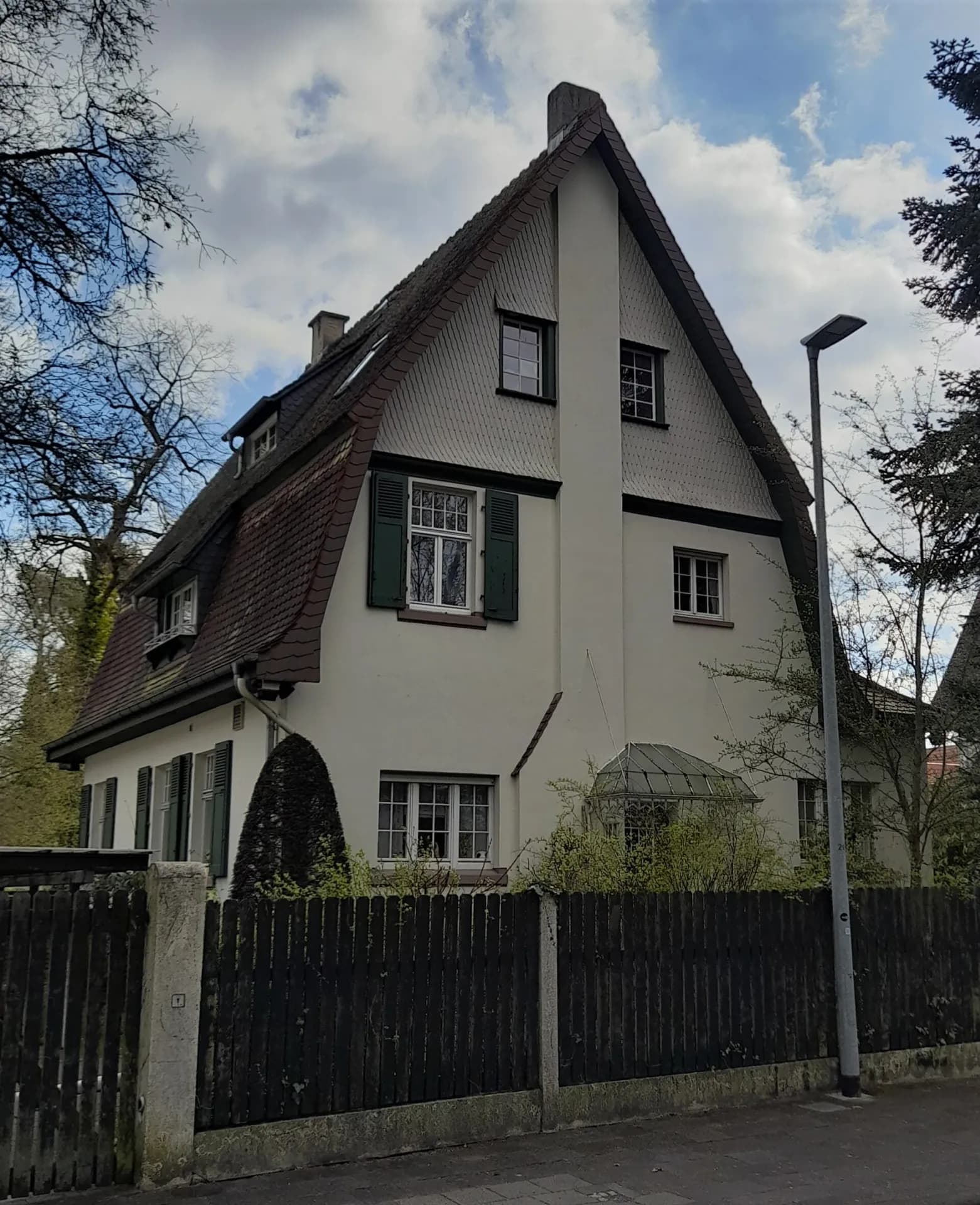 Wohnhaus am Montier-en-Der-Platz 2 in Dreieich-Buchschlag