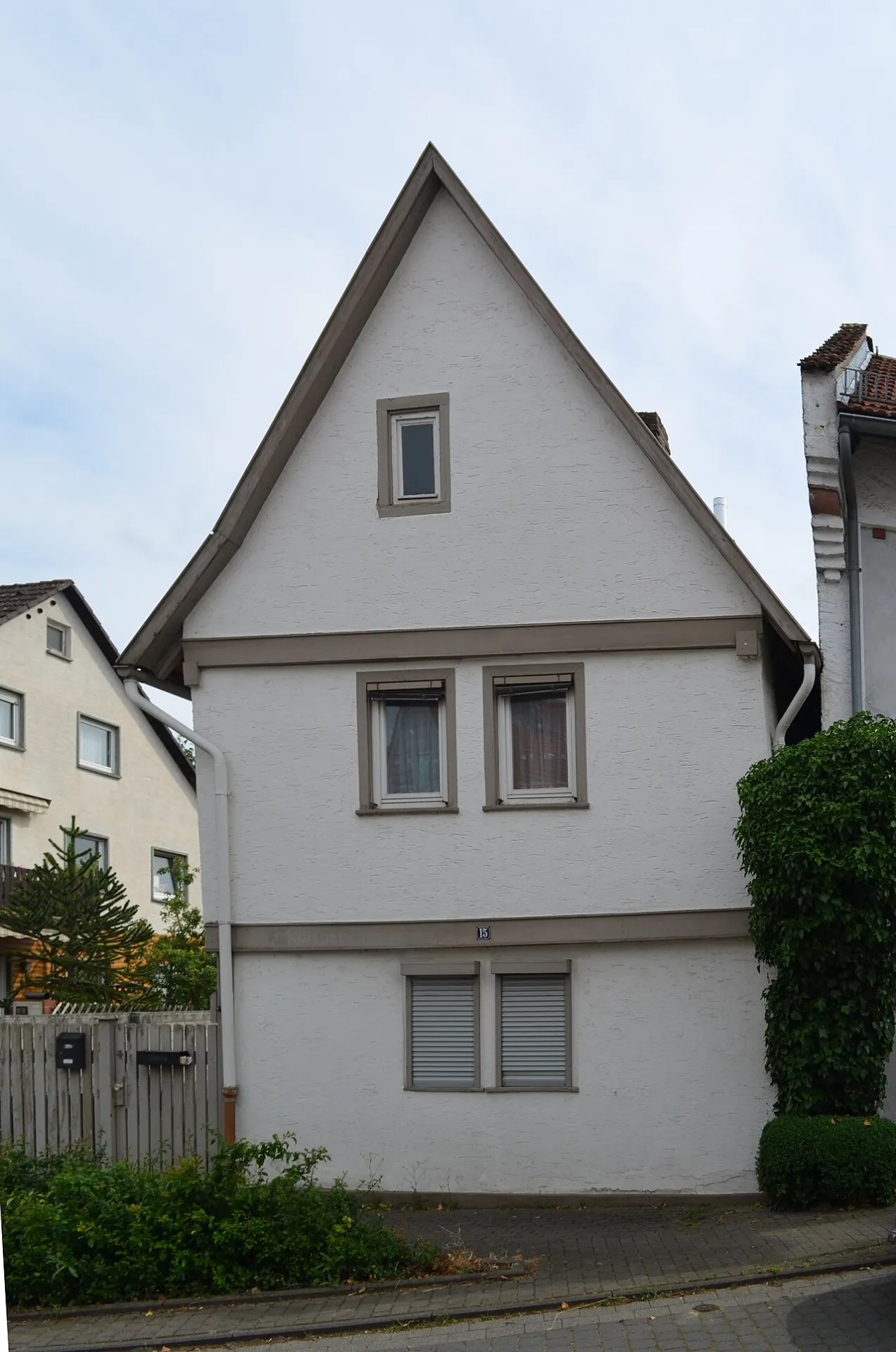 Giebelseite des Wohnhauses in der Urselbachstraße 15 in Oberursel-Weißkirchen
