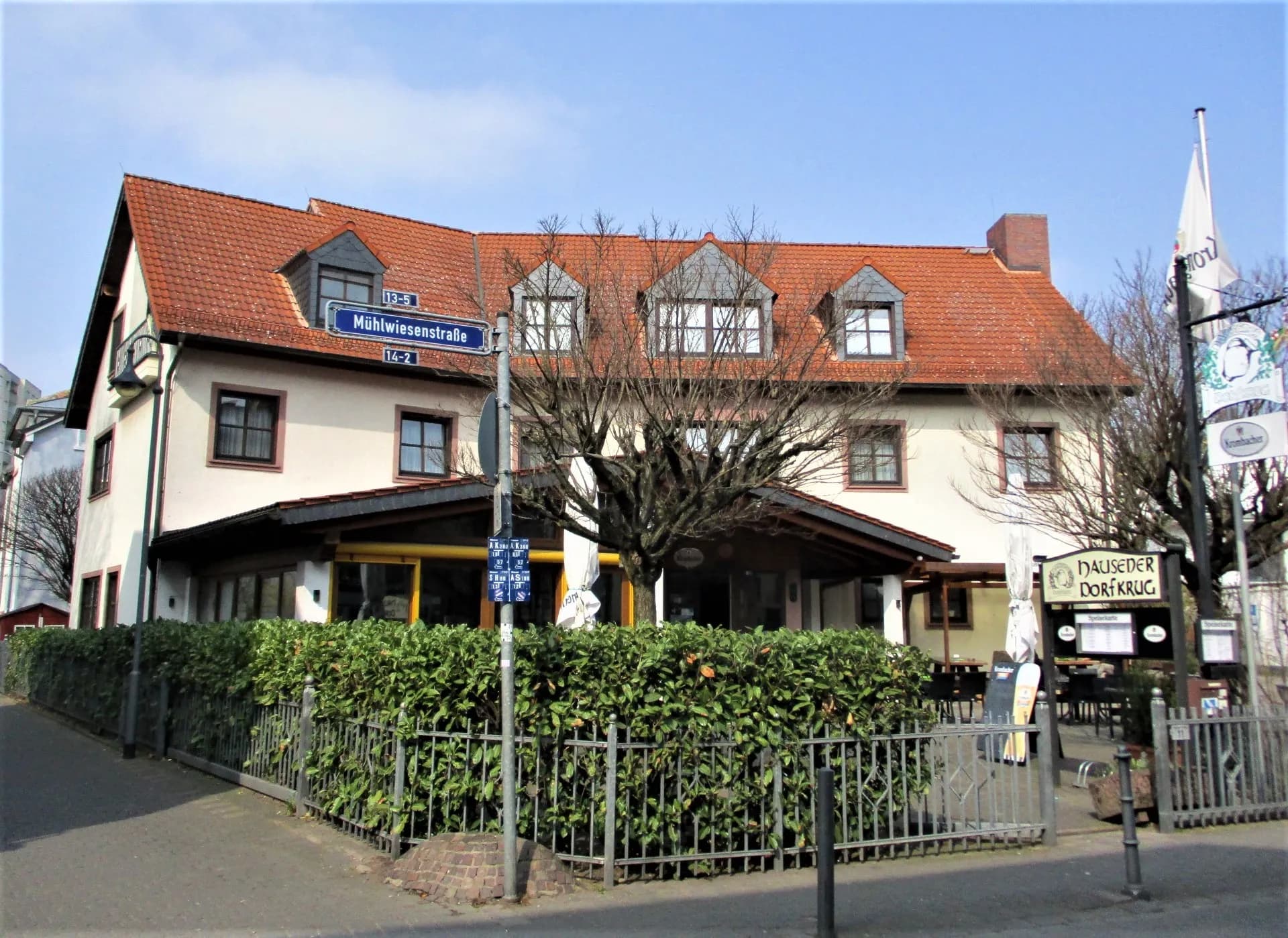 Hausener Dorfkrug an der Straße Alt-Hausen in Frankfurt Hausen