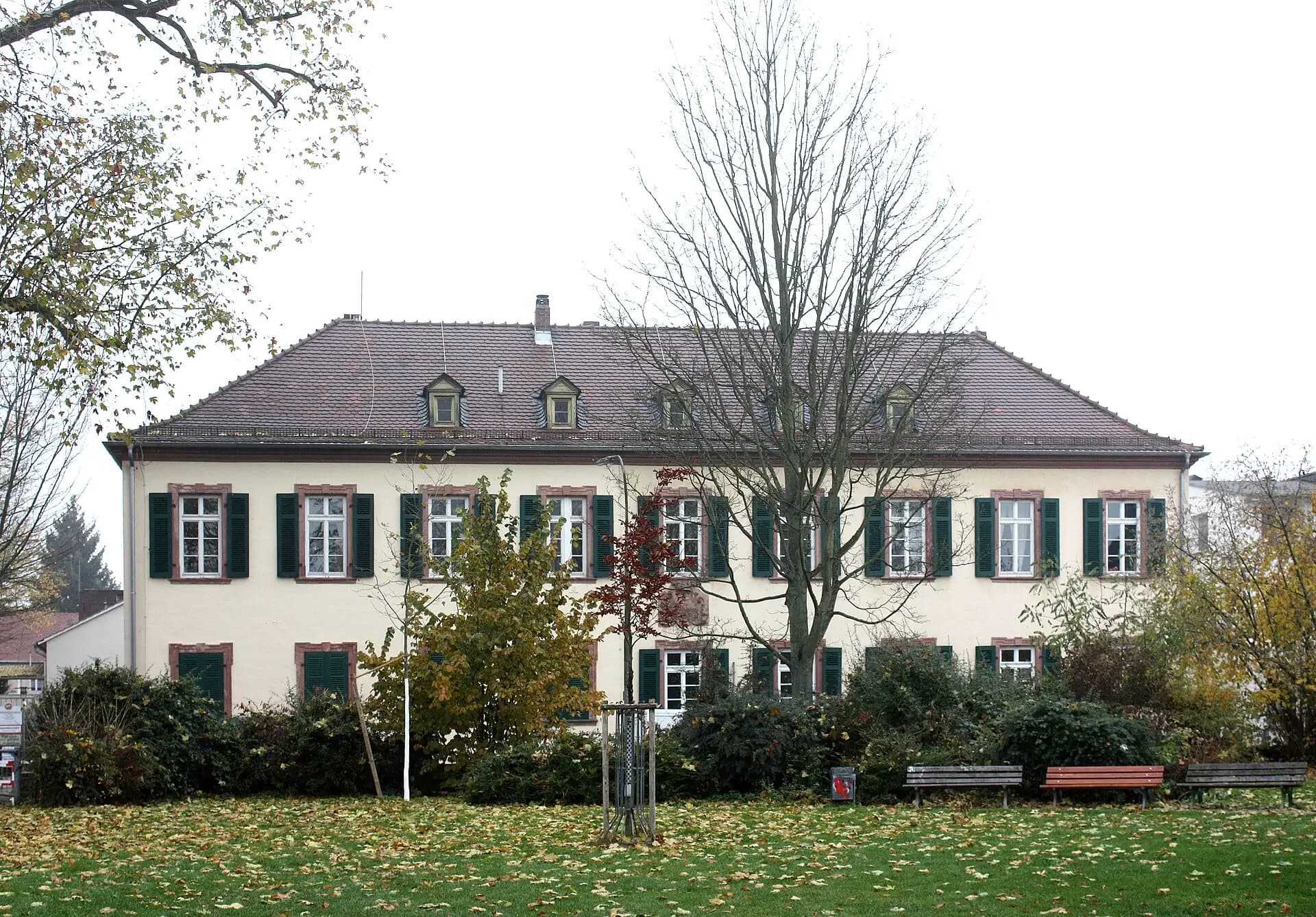 Gartenseite des Heddernheimer Schlosses in Frankfurt Heddernheim