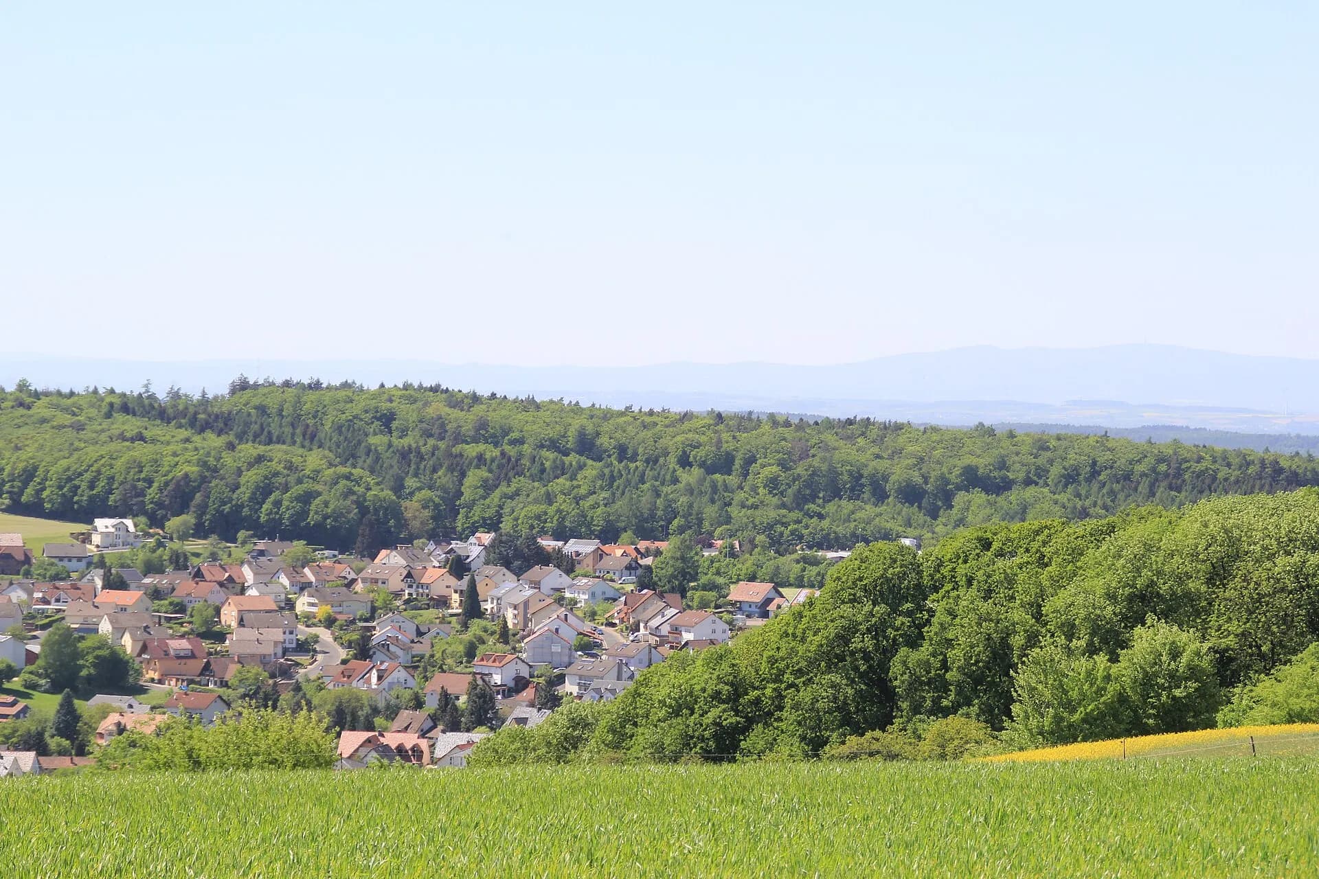 Blick über die Felder zu den Heidköpfen bei Freigericht