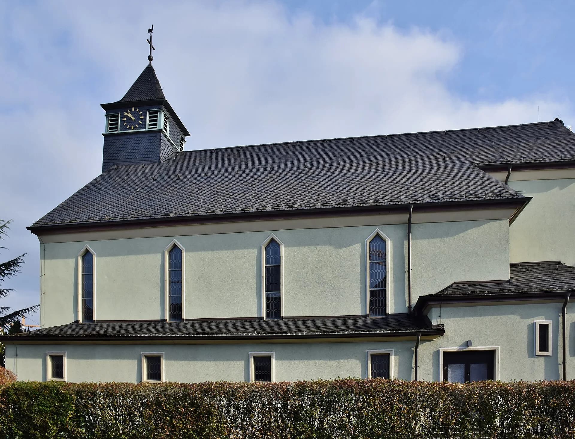 Heilig-Geist-Kirche mit Chor in Raunheim