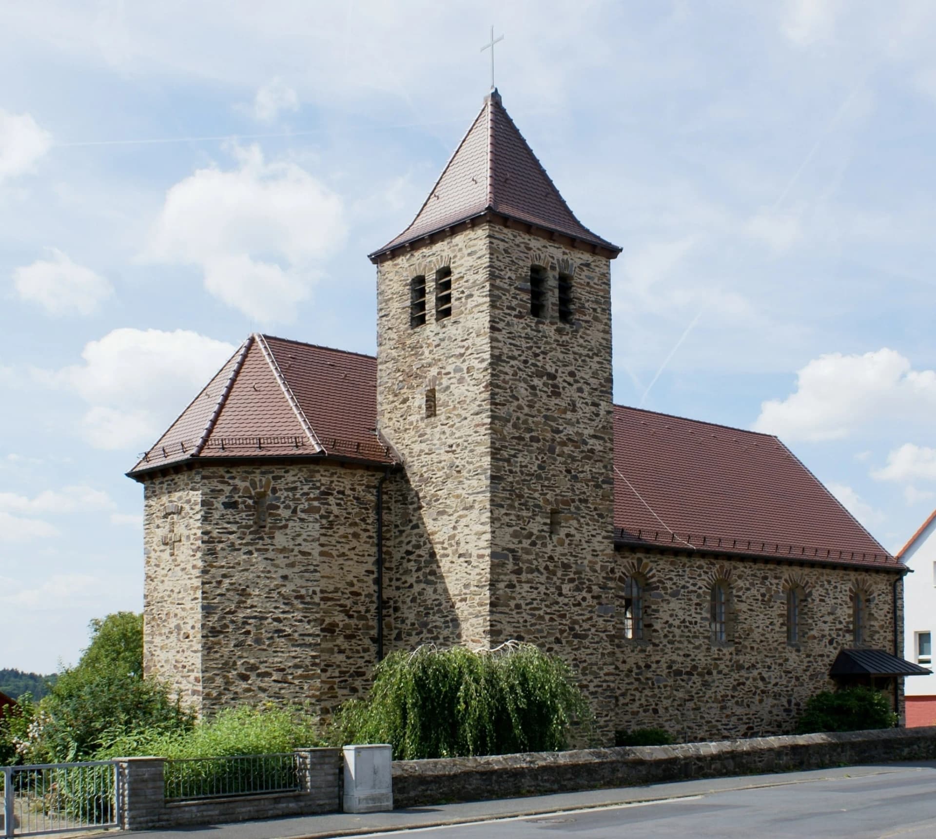 Heilig-Kreuz-Kirche im Ortsteil Daxberg in Mömbris