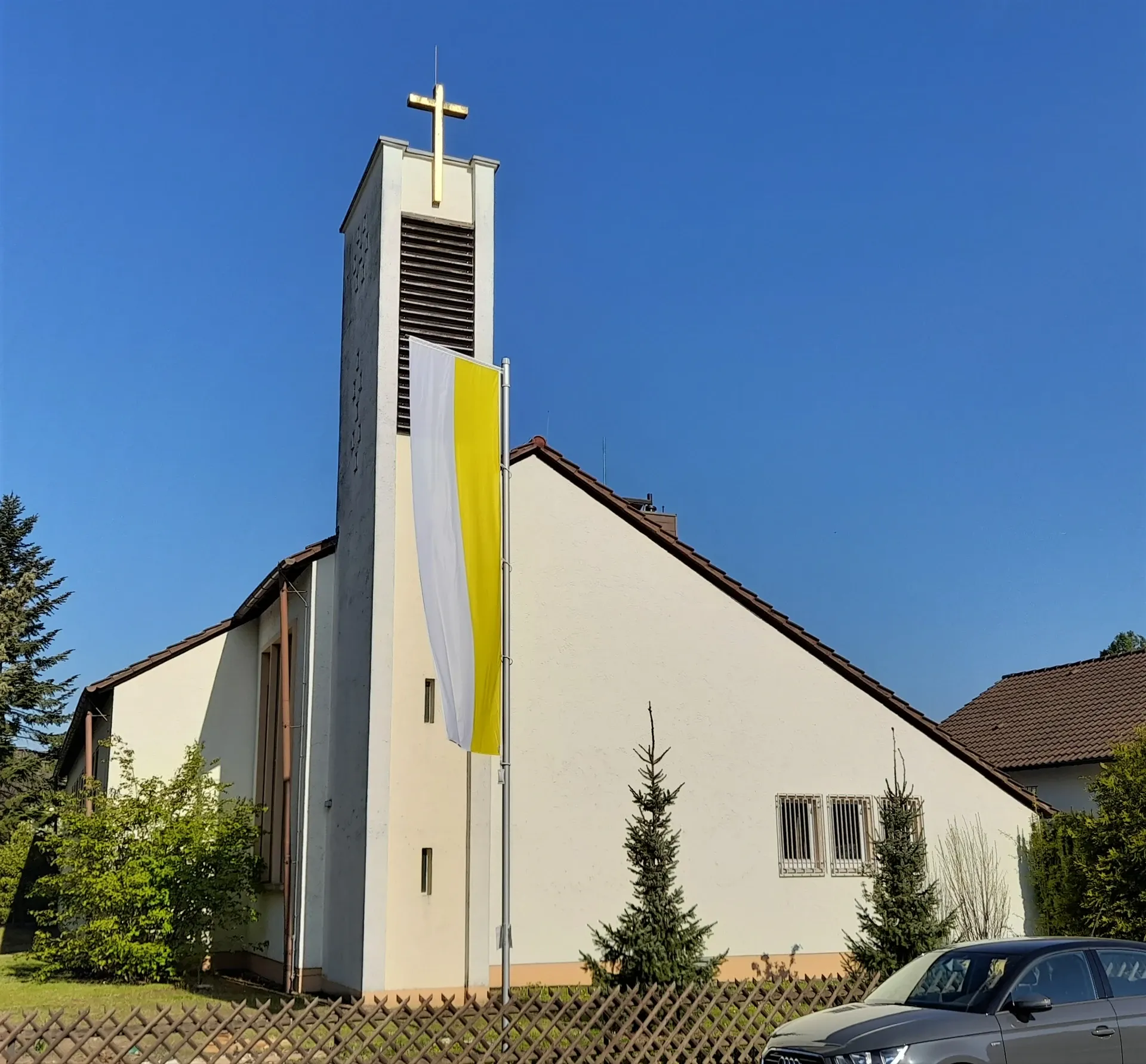 Kirche Zum Heiligen Kreuz in Neu-Isenburg