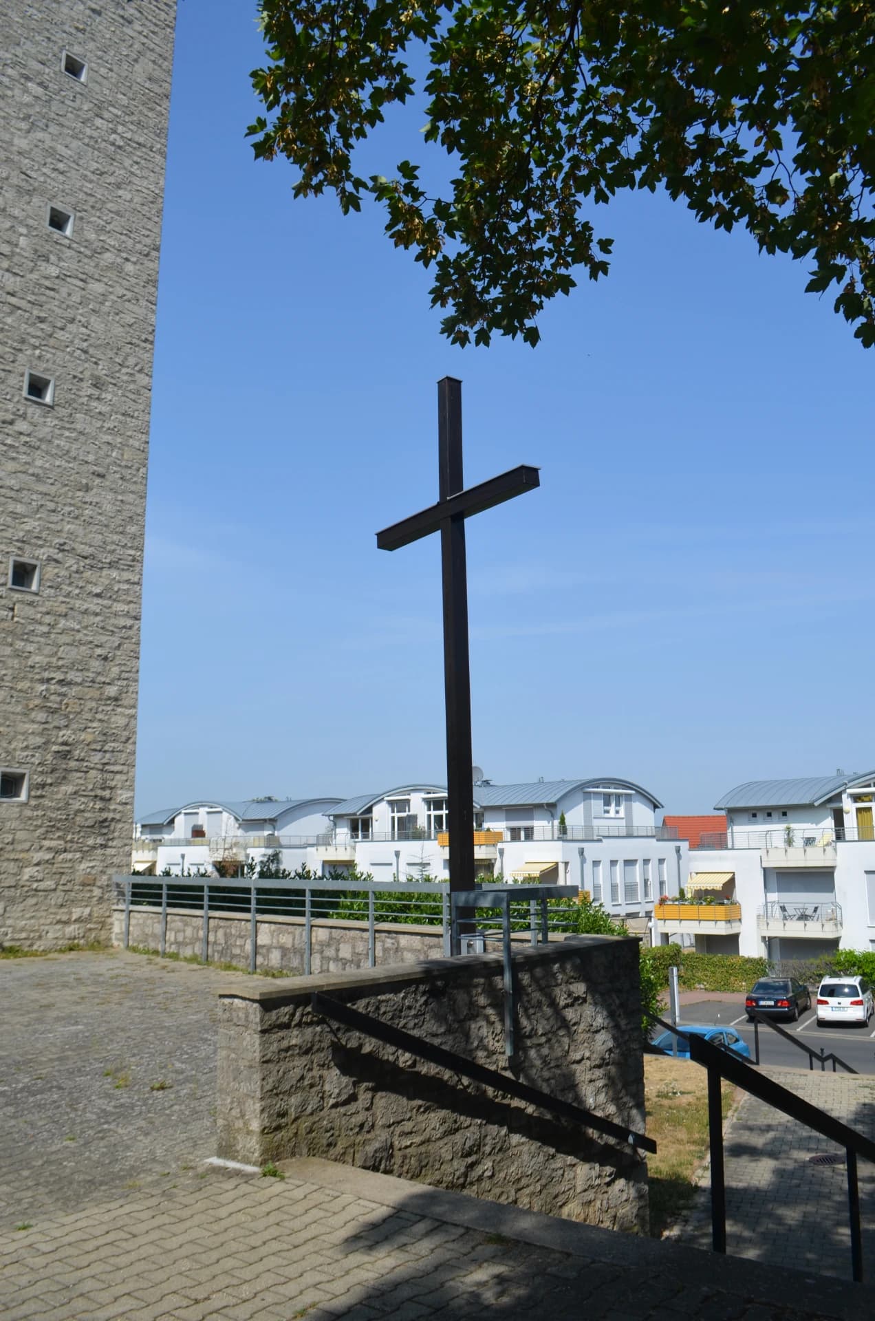 Heilsberg-Kreuz an der Heilig-Geist-Kirche in Bad Vilbel