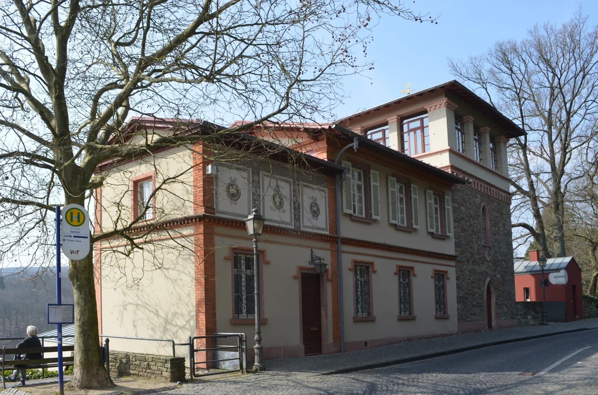 Hellhof an der Königsteiner Straße in Kronberg im Taunus