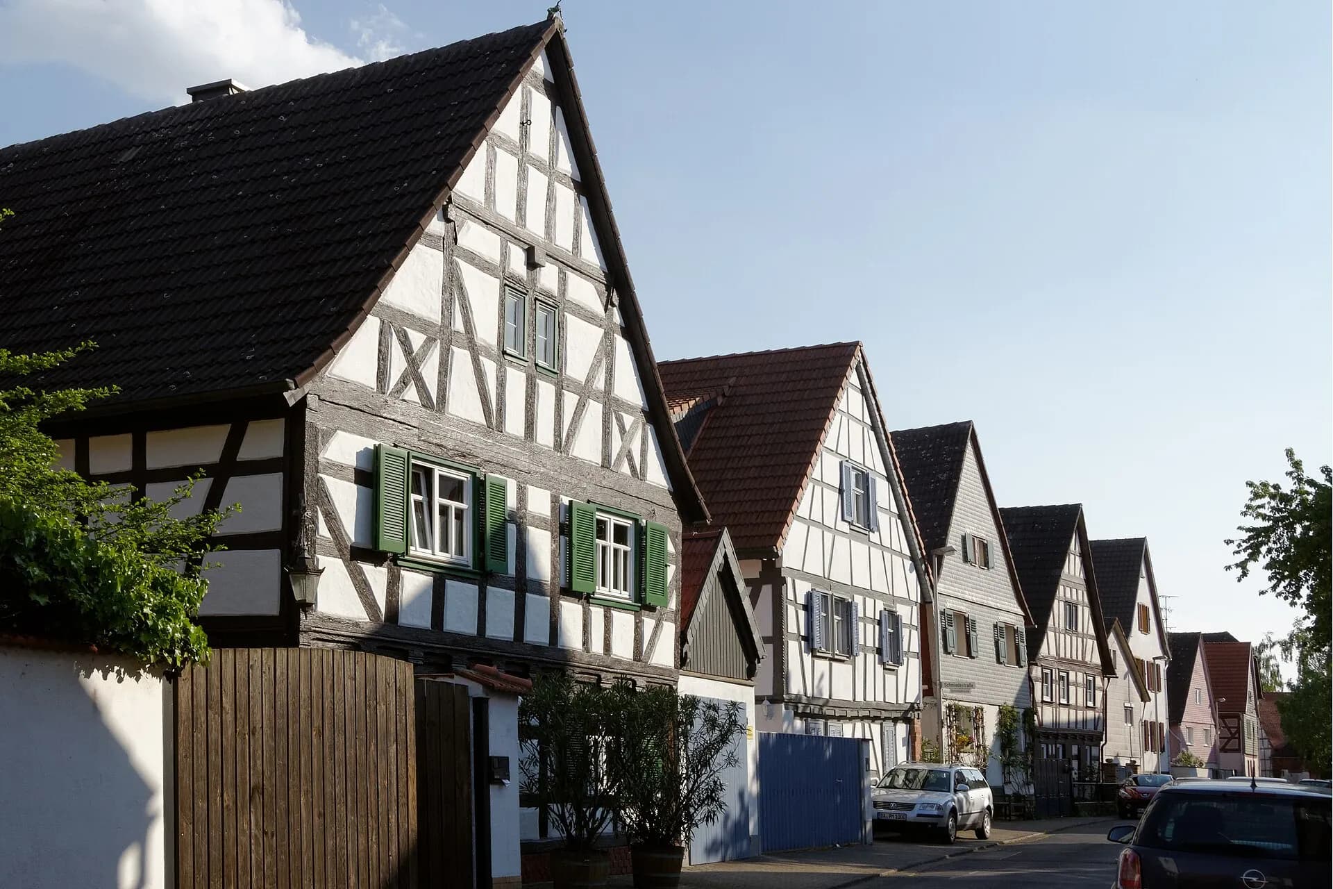 Fachwerkzeile in der Breiten Straße 6 bis 10 in Babenhausen-Hergershausen