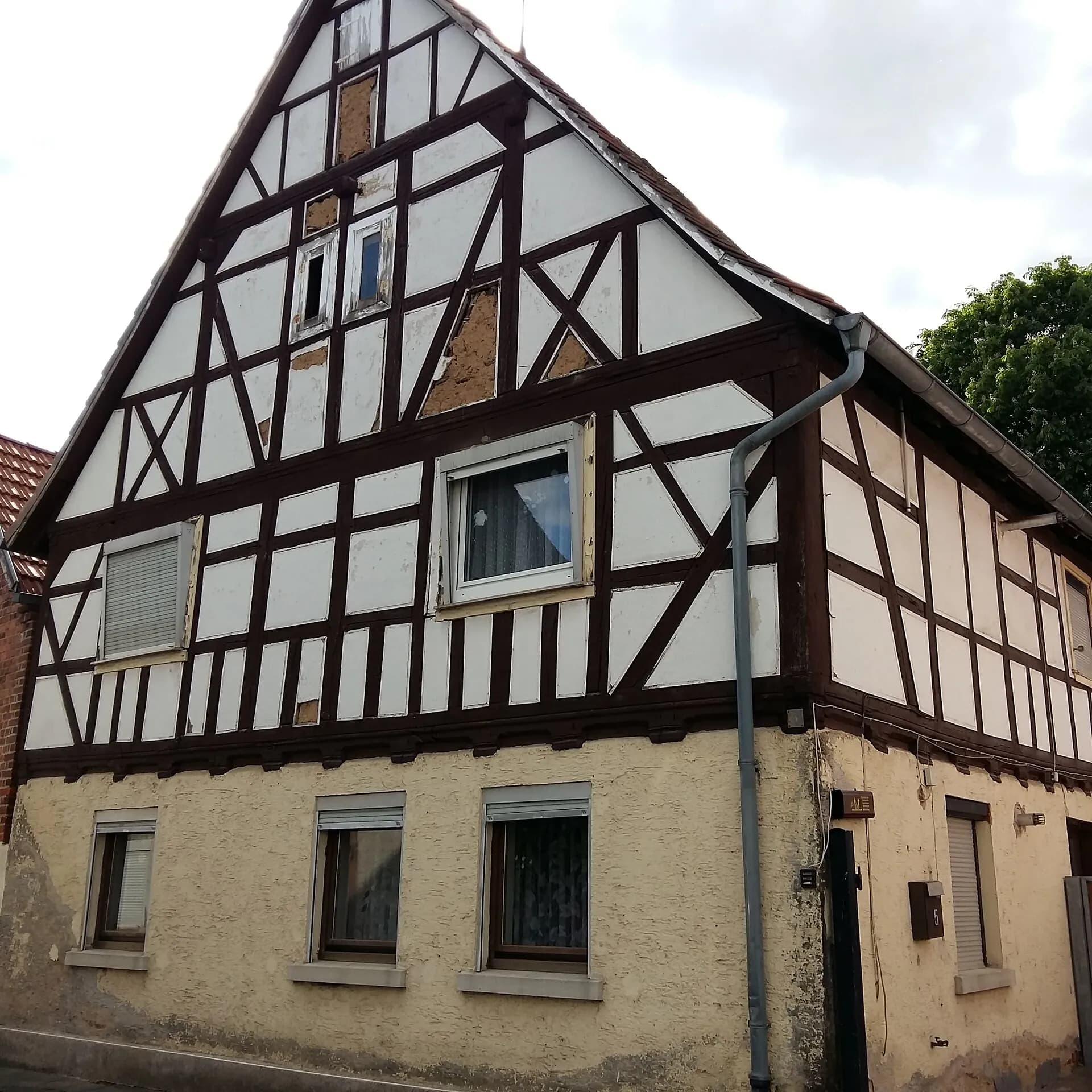 Fachwerkhaus in der Schmalen Straße 5 in Babenhausen-Hergershausen