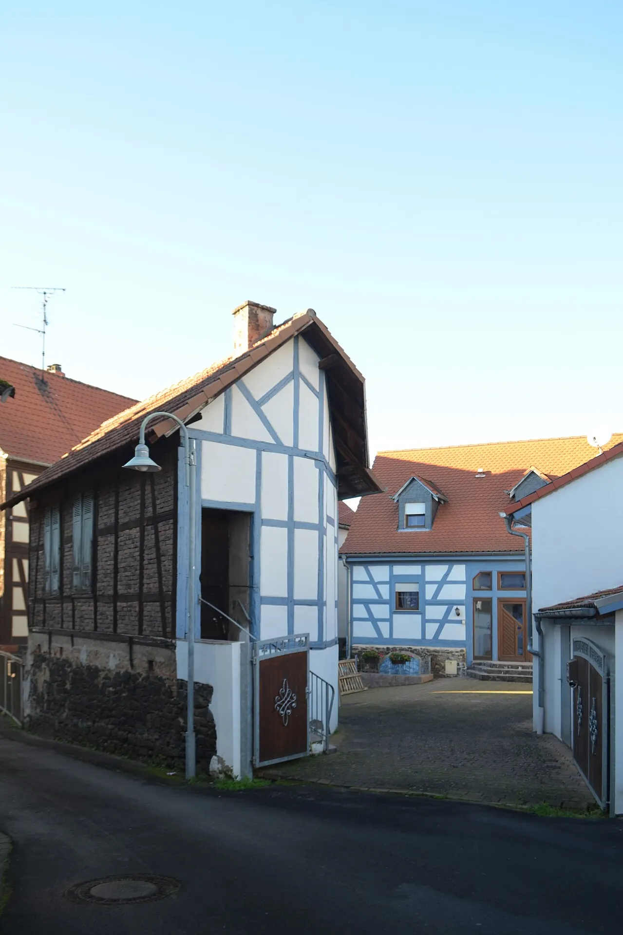 Fachwerkhaus Herrnstraße 19 an der Gasse in Maintal-Wachenbuchen