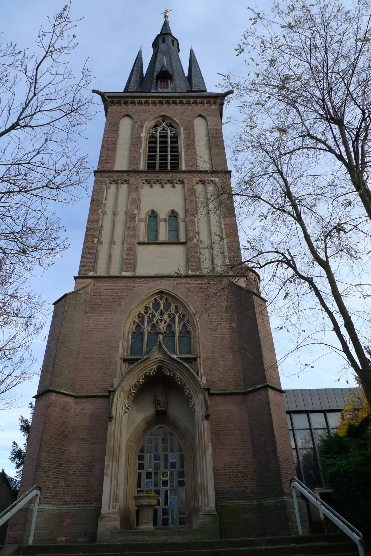 Turm der Herz-Jesu-Kirche in Frankfurt Eckenheim