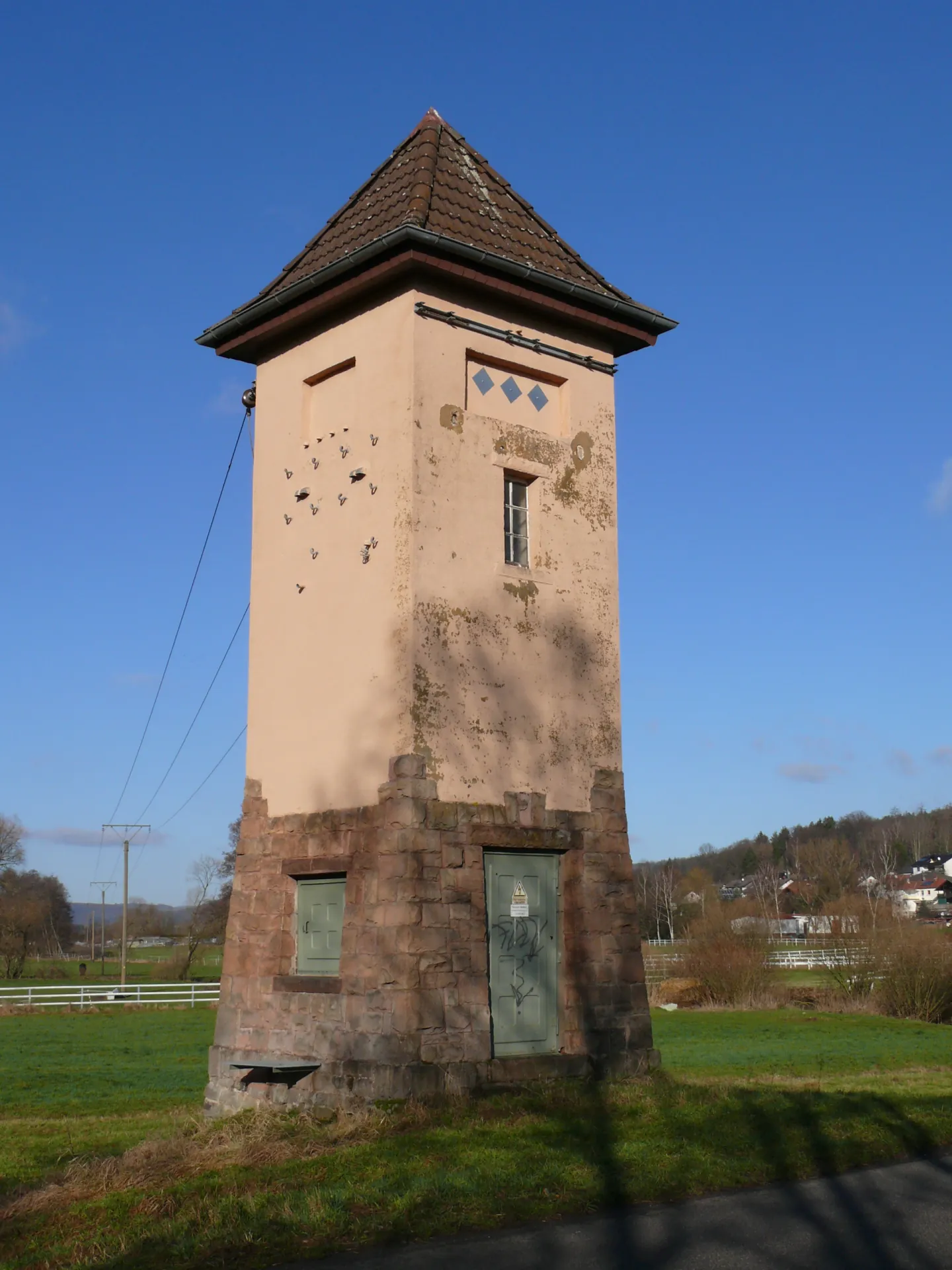 Transformatorenturm im Stadtteil Hesseldorf in Wächtersbach