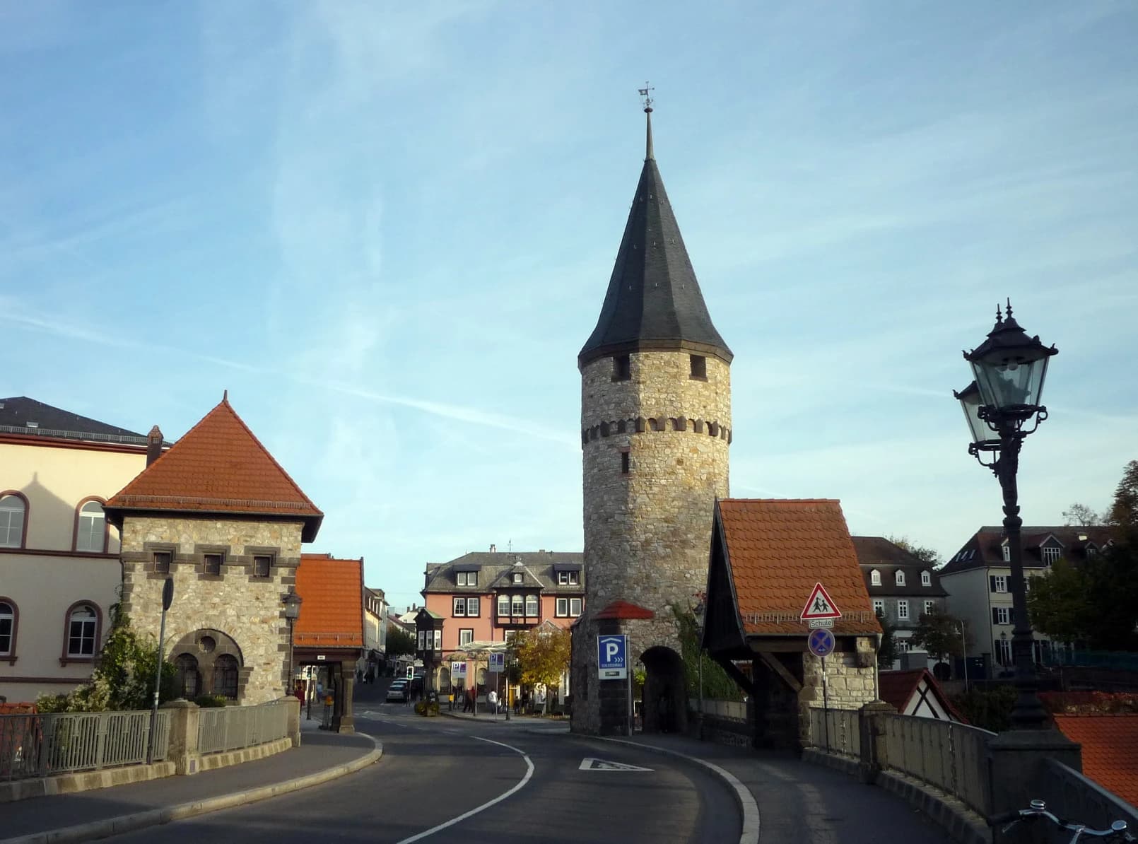 Hexenturm mit Straßenzug in Bad Homburg
