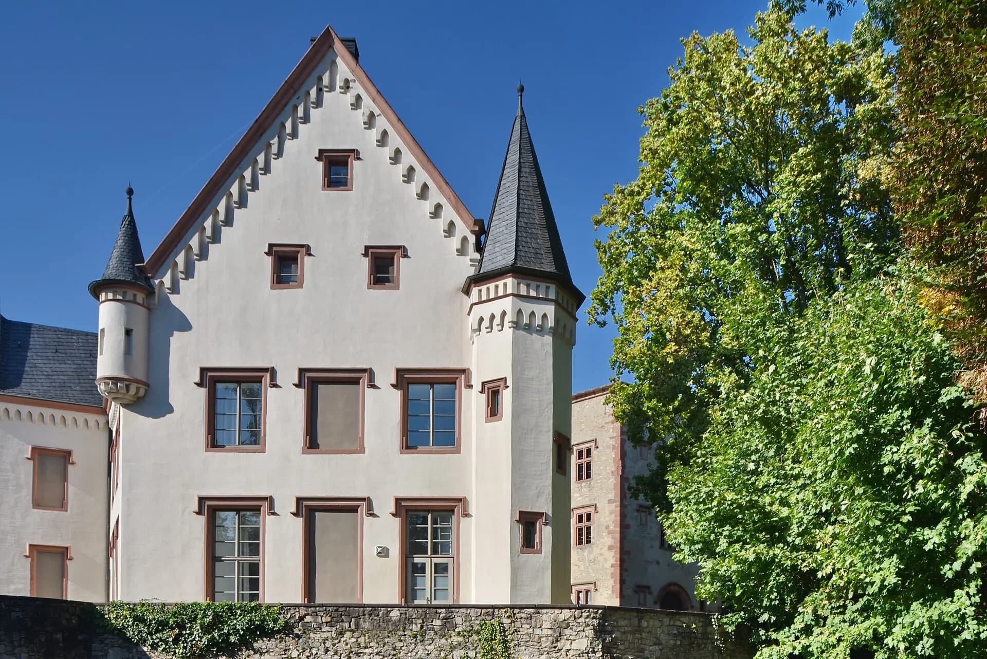 Hinteres Schloss mit Bannturm in Heusenstamm