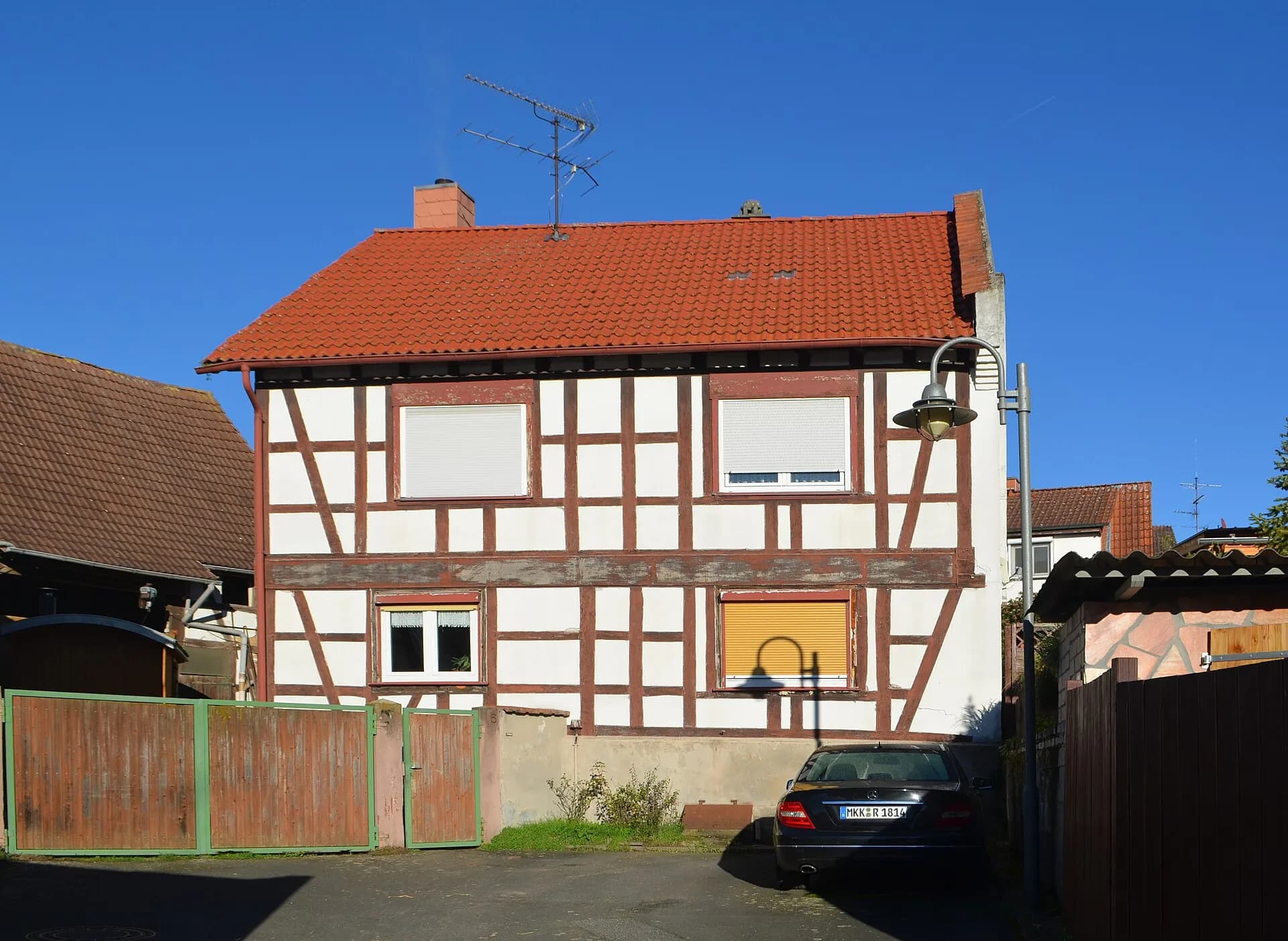 Fachwerkhaus hinter dem Hoftor Rohrbachstraße 6 in Maintal-Hochstadt